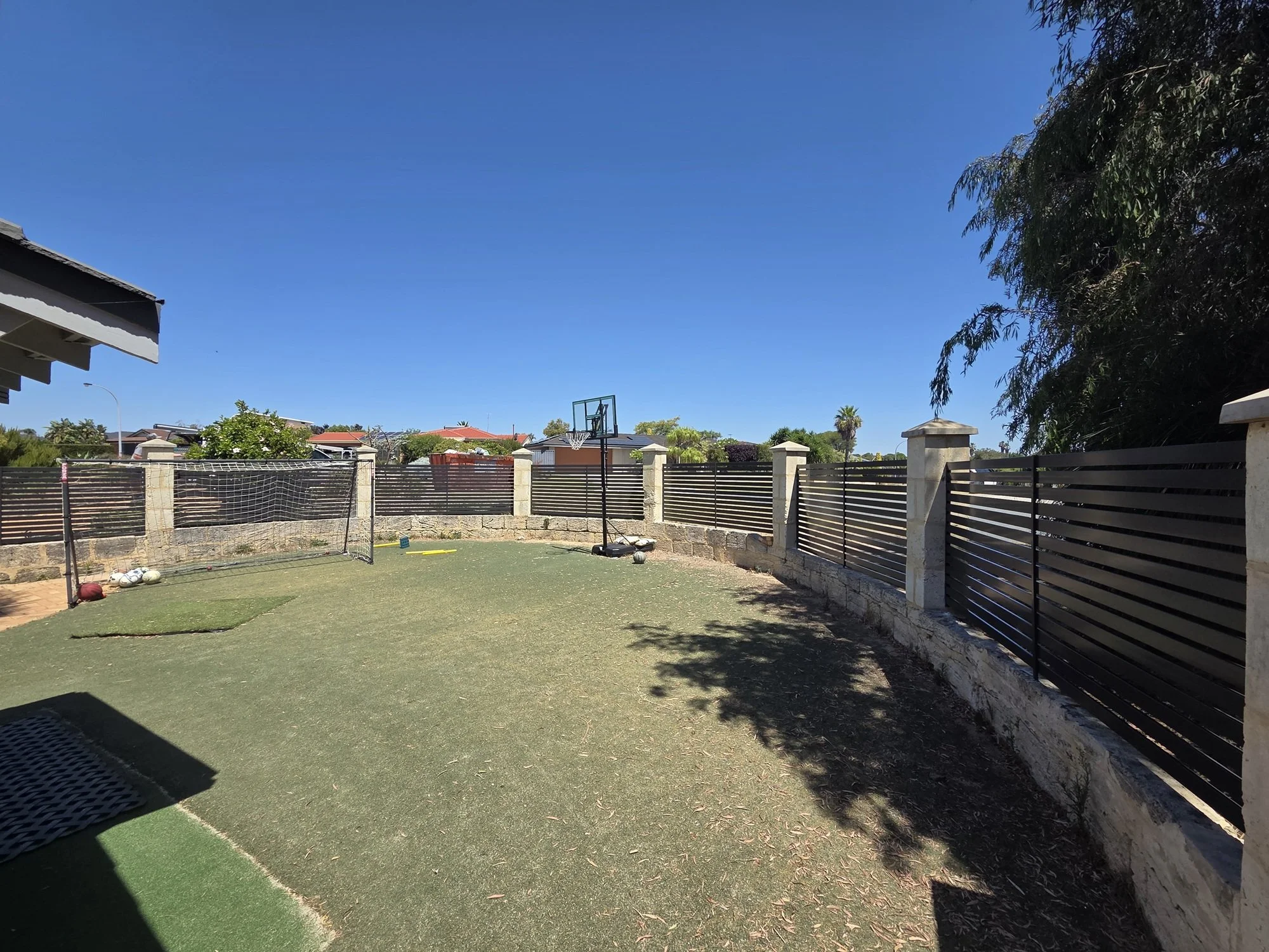 Monument Aluminium Slat Fence Infill Install Edgewater5.jpg