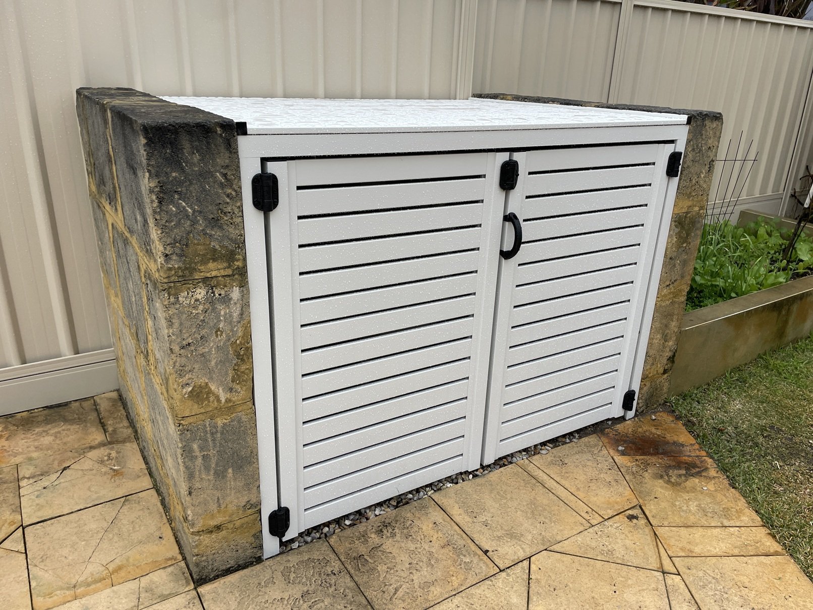 Slat pool pump enclosure.JPG