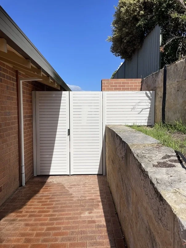 Double Slat gate and Panel Hillarys3.jpg