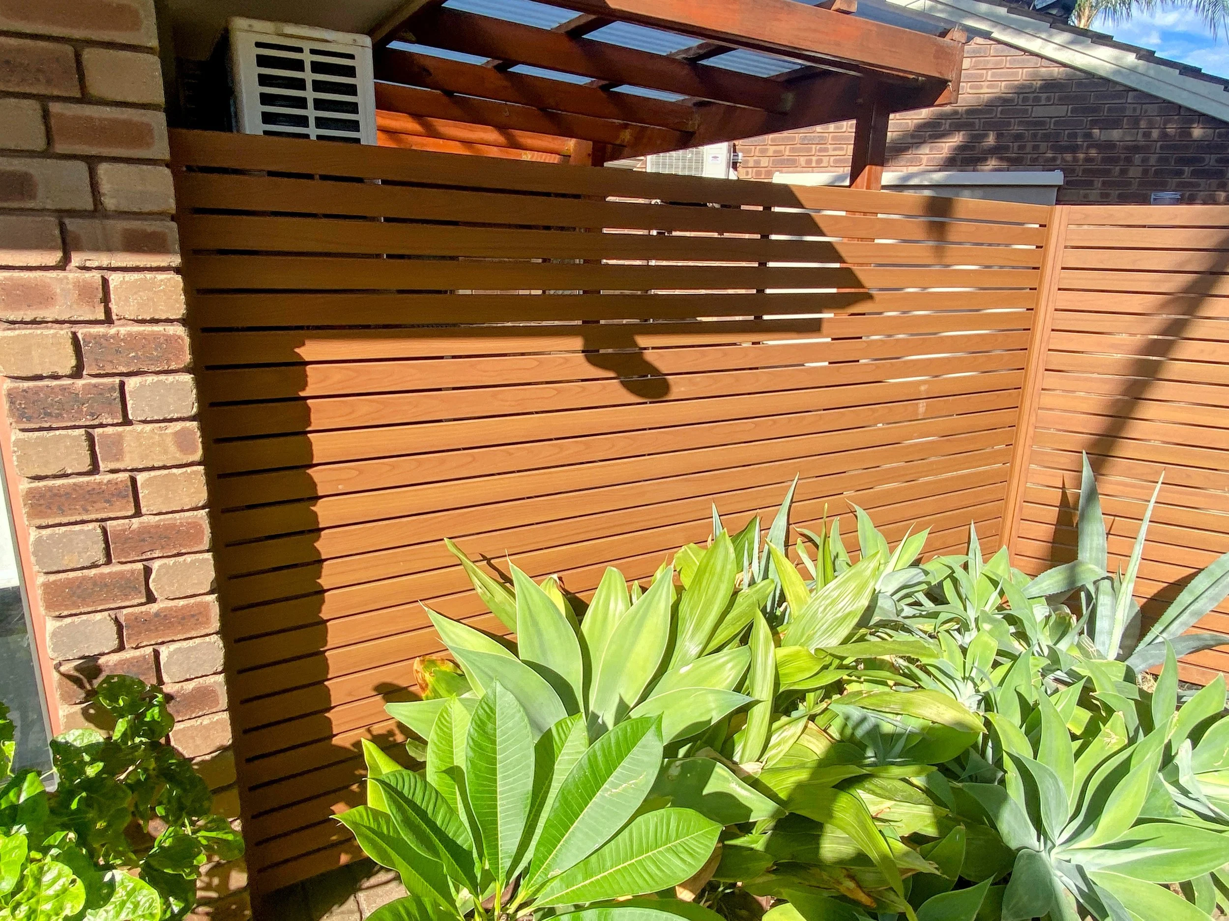 Wood Look Aluminium Slat Fence with Single Gate