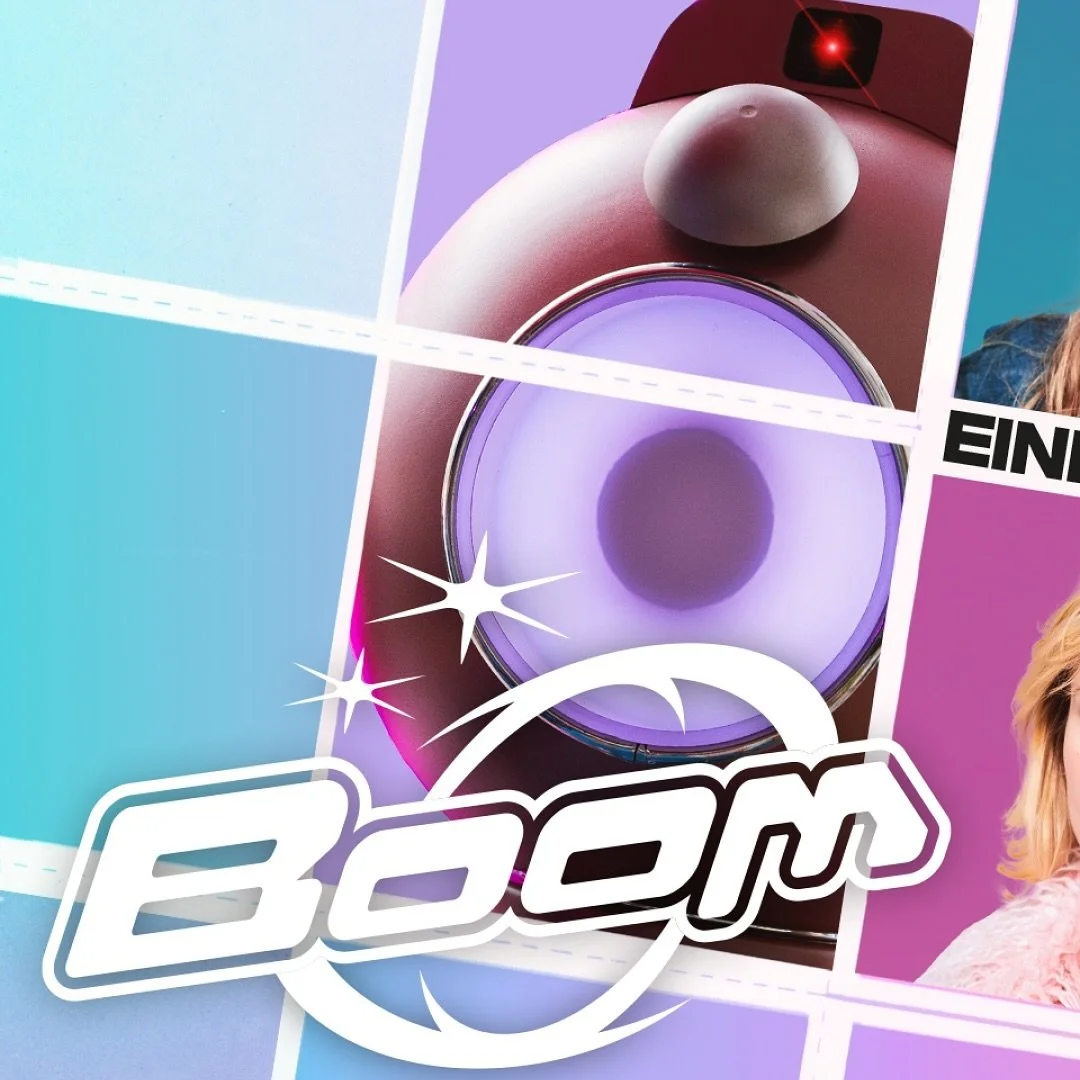 BOOM - Eine Band, 1000 Probleme
55 Minuten &bull; Fiktion Film &bull; 2024

Die Girlband BOOM steht kurz vor ihrem Aufstieg in den Pop-Olymp, doch ein neuartiger KI-Merch droht die dunkelsten Geheimnisse aufzudecken. Kann die Assistentin Paule sie no