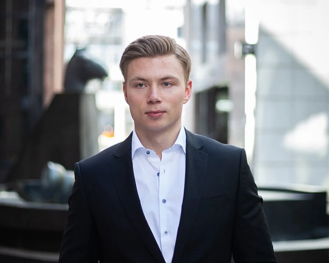 Anders Plassen er ansatt som advokatfullmektig i Berngaard