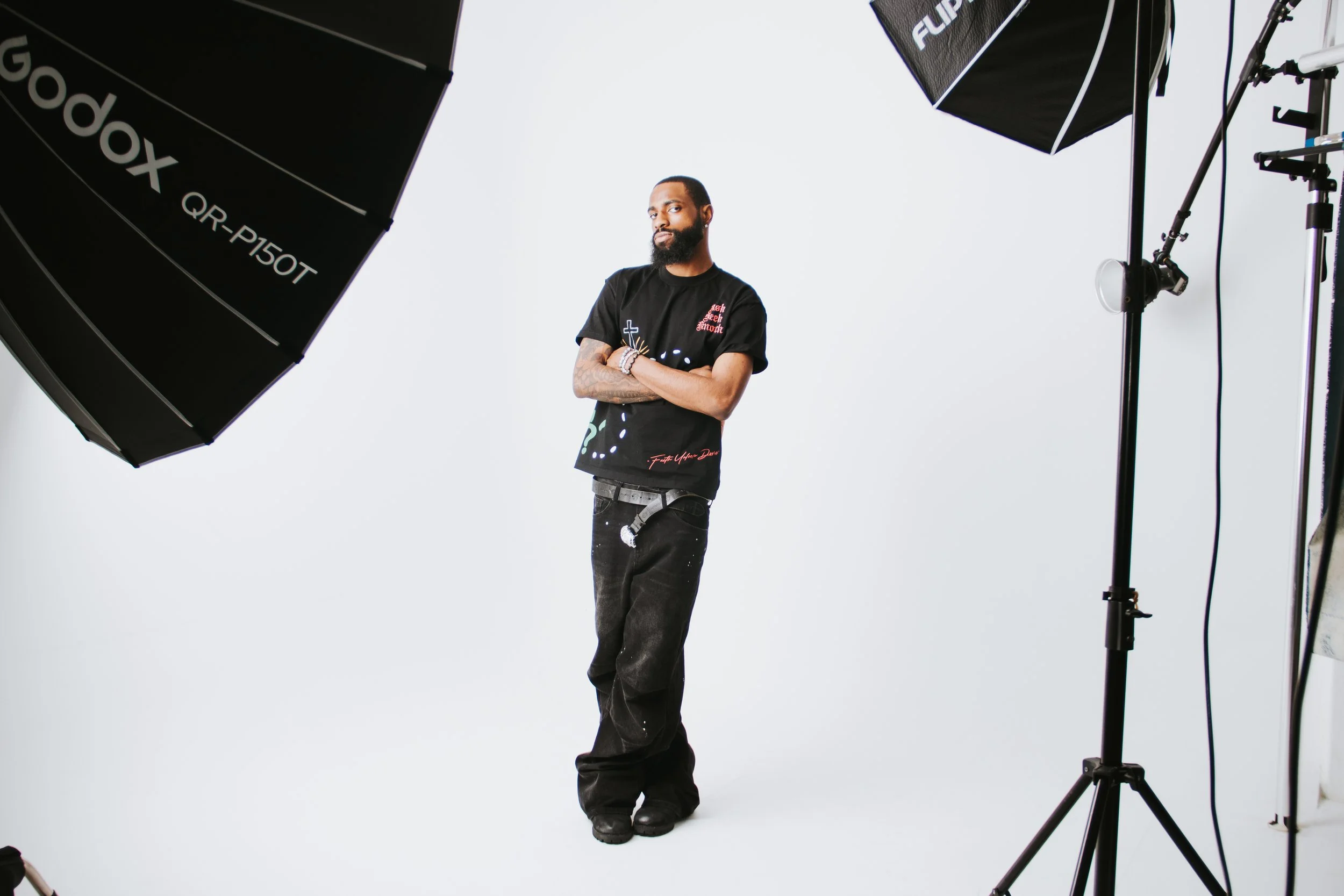 Collaboration photoshoot with Eré Deluxe for the “FaithFiles” Collection.
@ Ruslan Kim
@ Zoe Escoffier