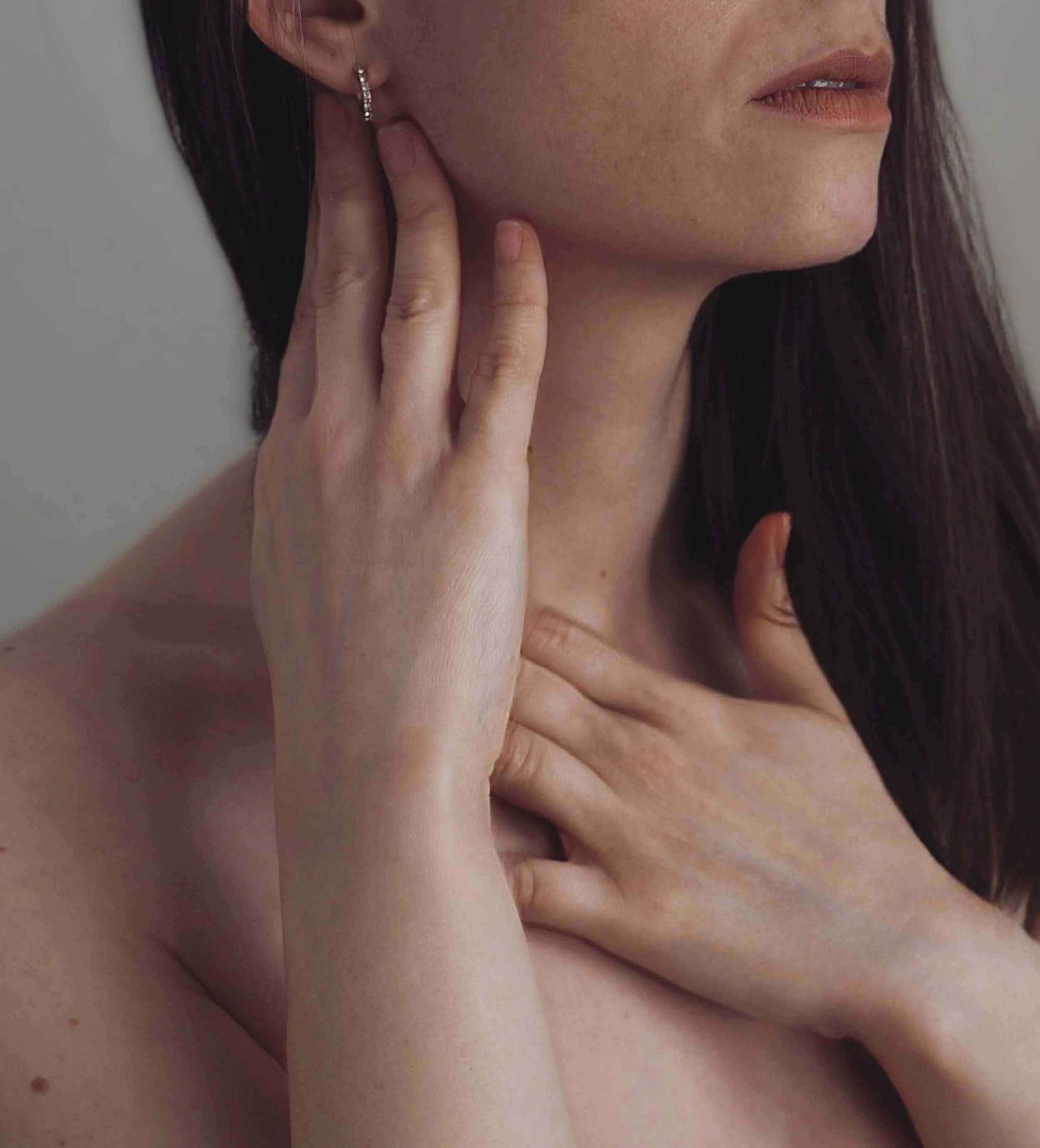 Manual Lymphatic Drainage vs Facial Massage: What’s the Real Difference? 