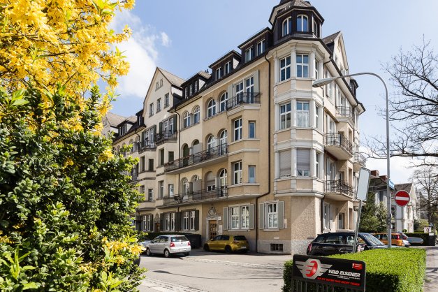 HNO-Praxis Zürich Seefeld mit Parkmöglichkeiten, gute ÖV Anbindung, Nähe Bellevue, Nähe Stadelhofen