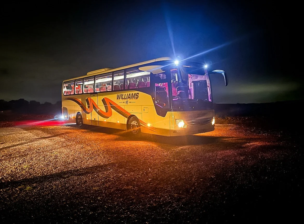 Nieaal captured this stunning shot while picking up wedding guests last night. 

A beautiful end to a special day &mdash; and the coach doesn&rsquo;t look too bad either!

#coachhire #coachhirewales #teamwilliams #williamscoaches #teamworkmakesthedre
