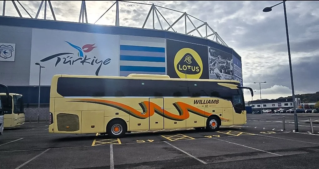 Cecil is parked up at Cardiff City Stadium ⚽

Now here&rsquo;s the question&hellip; which side of the M4 has the better fans? 👀

Cardiff 🔵 or Swansea ⚪️⚫️?

#coachhire #coachhirewales #teamwilliams #williamscoaches #teamworkmakesthedreamwork #orang