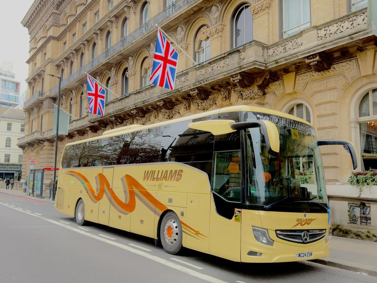 Mariusz recently took these amazing pictures in Central London. 

We are fortunate to have drivers who take as much pride in our vehicles as we do 😍

#coachhire #coachhirewales #teamwilliams #williamscoaches #teamworkmakesthedreamwork