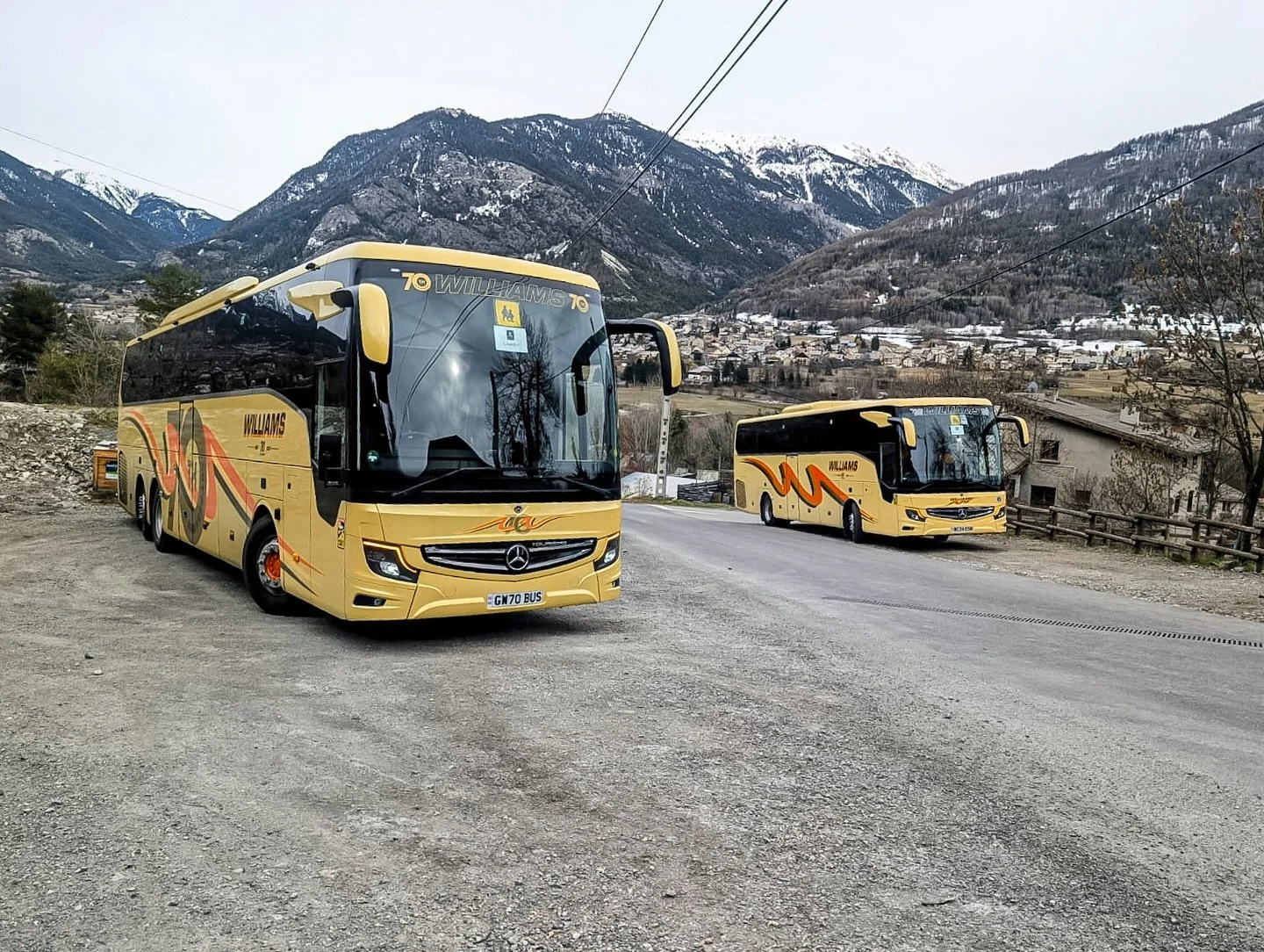 Double Trouble 🤜 

Beccy, Cecil, Arwel and Niall have arrived in the French Alps with 90 very excited students 🏔️ ⛷️