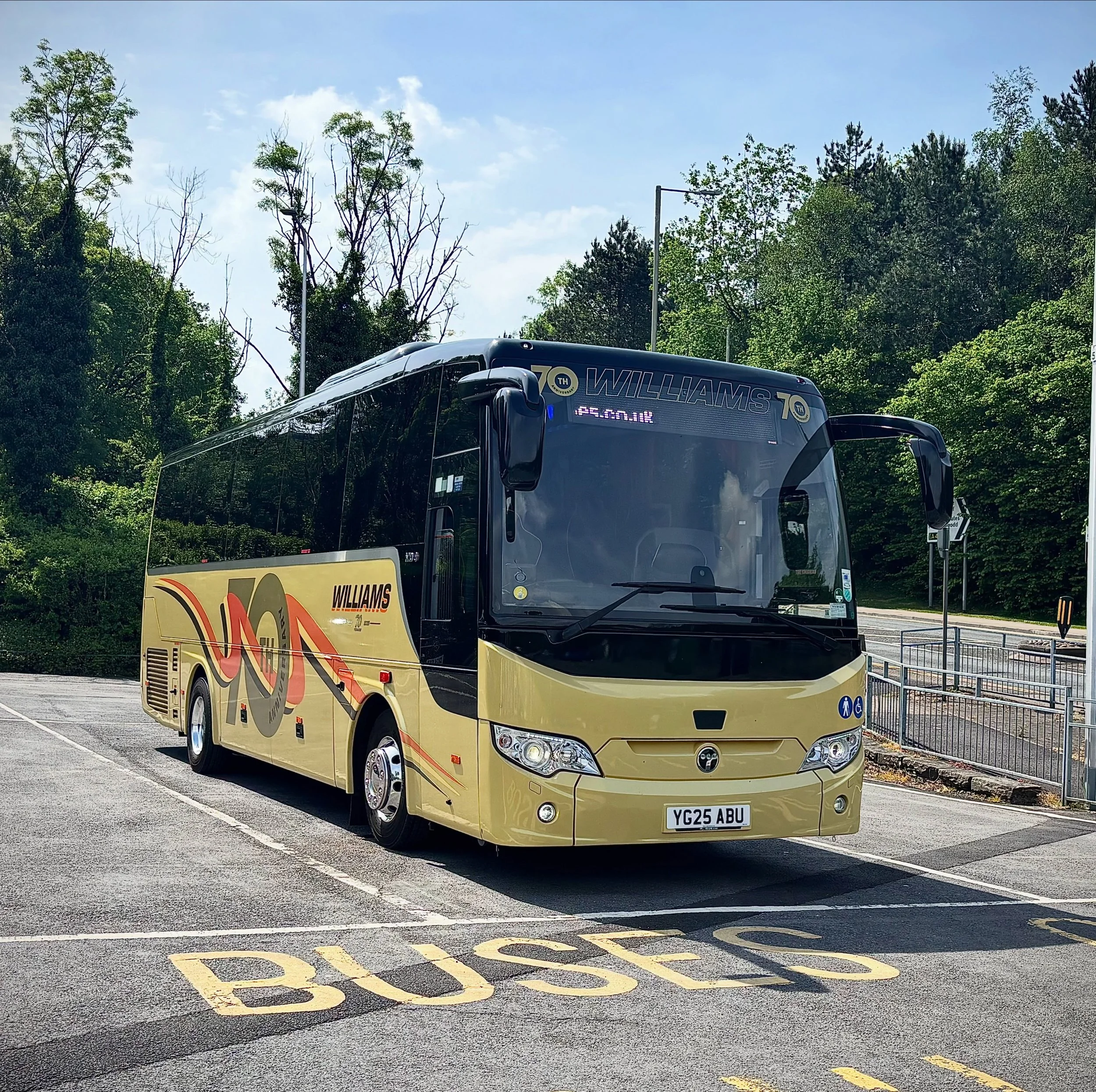 A photo of our Temsa MD9 parked in Pontypridd this morning taken by 11 year old Alfie. 

If you capture our vehicles out on the road, please send the pictures into us to feature on our social Media 😀

#coachhire #coachhirewales #teamwilliams #willia