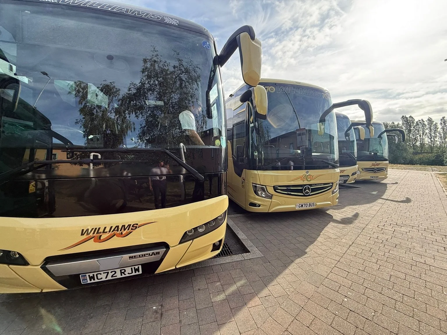 A very busy Monday, but that&rsquo;s exactly what we&rsquo;d expect for the 1st of June! 

9 coaches in London, 1 in North Wales, local private hires, our usual home to school transport and our bus service routes 🥵

Even Mr Williams himself took a t