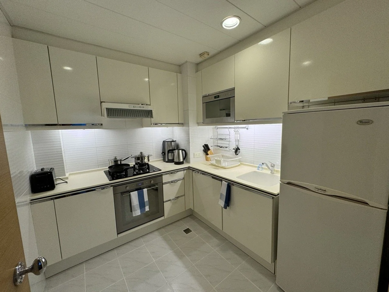 Gateway Apartments - 3.jpeg
