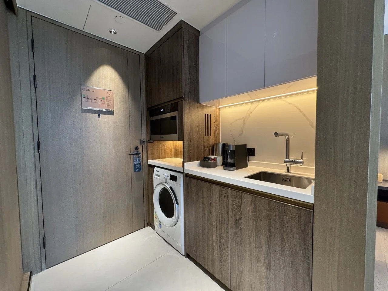 Studio Deluxe - 8.jpeg