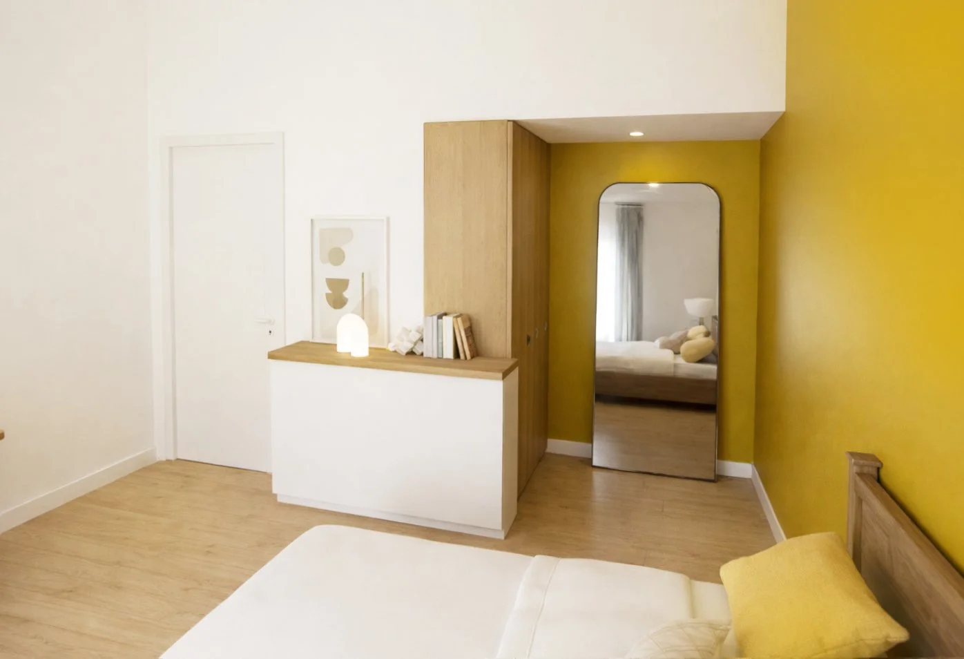 chambre jaune moderne hauteur sous plafond