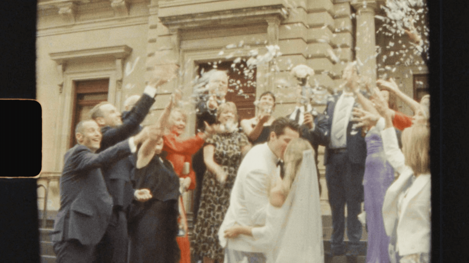 Kiss Medium.gif