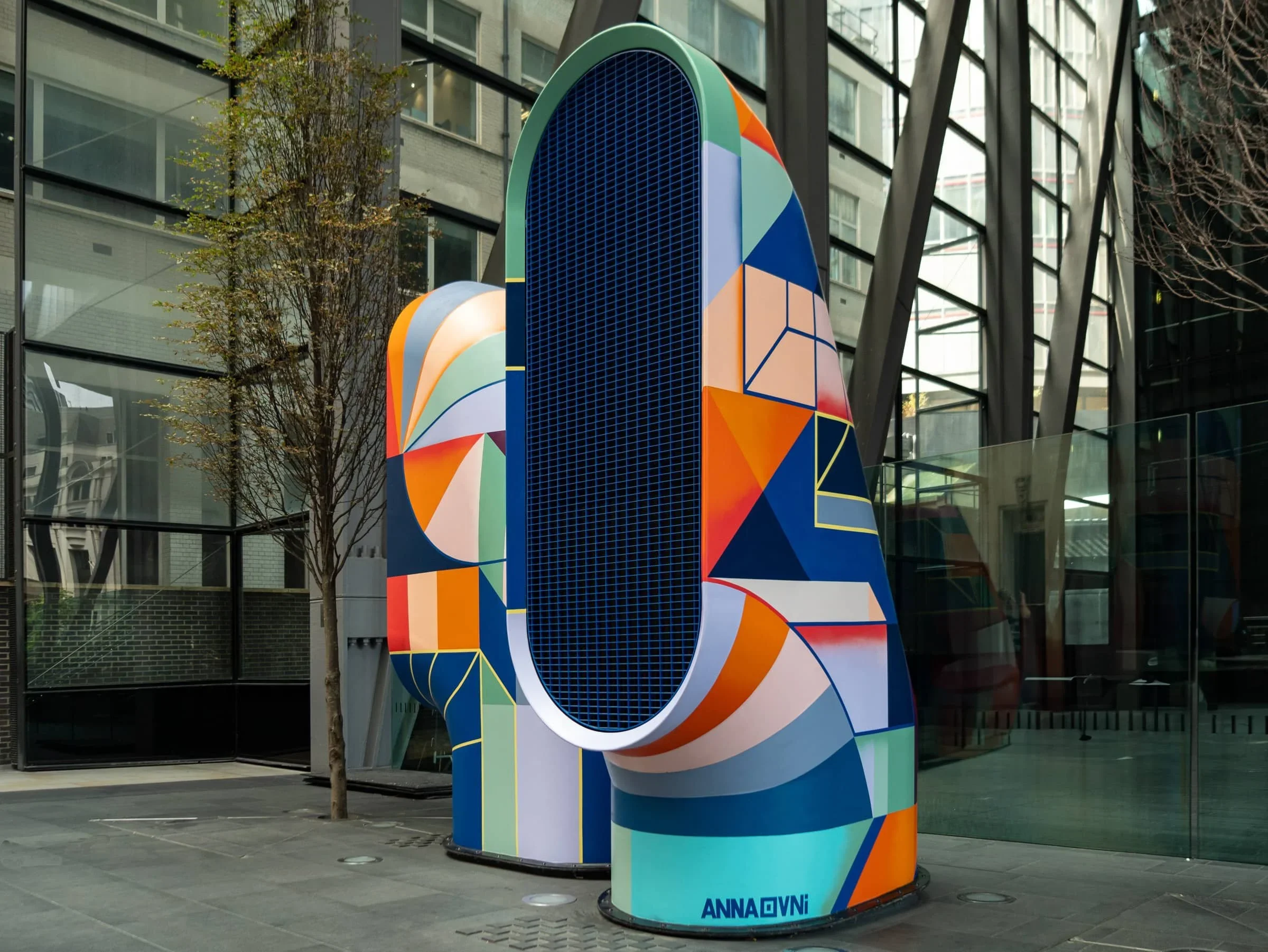 Artist: Anna Ovni
Mural location: The Leadenhall Building, EC3V 4AB