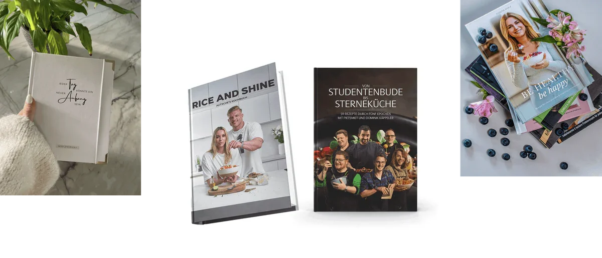 Buchhand mit weißem Buch, das auf einem Marmor-Tisch liegt, daneben Bücher über Kochen und eine Tasse Kaffee mit Blumentopf.