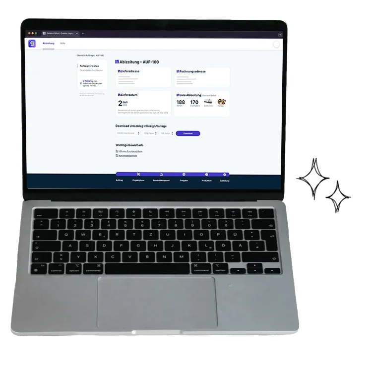 Laptop zeigt eine Webseite mit Auftragserfassung und Download-Optionen.