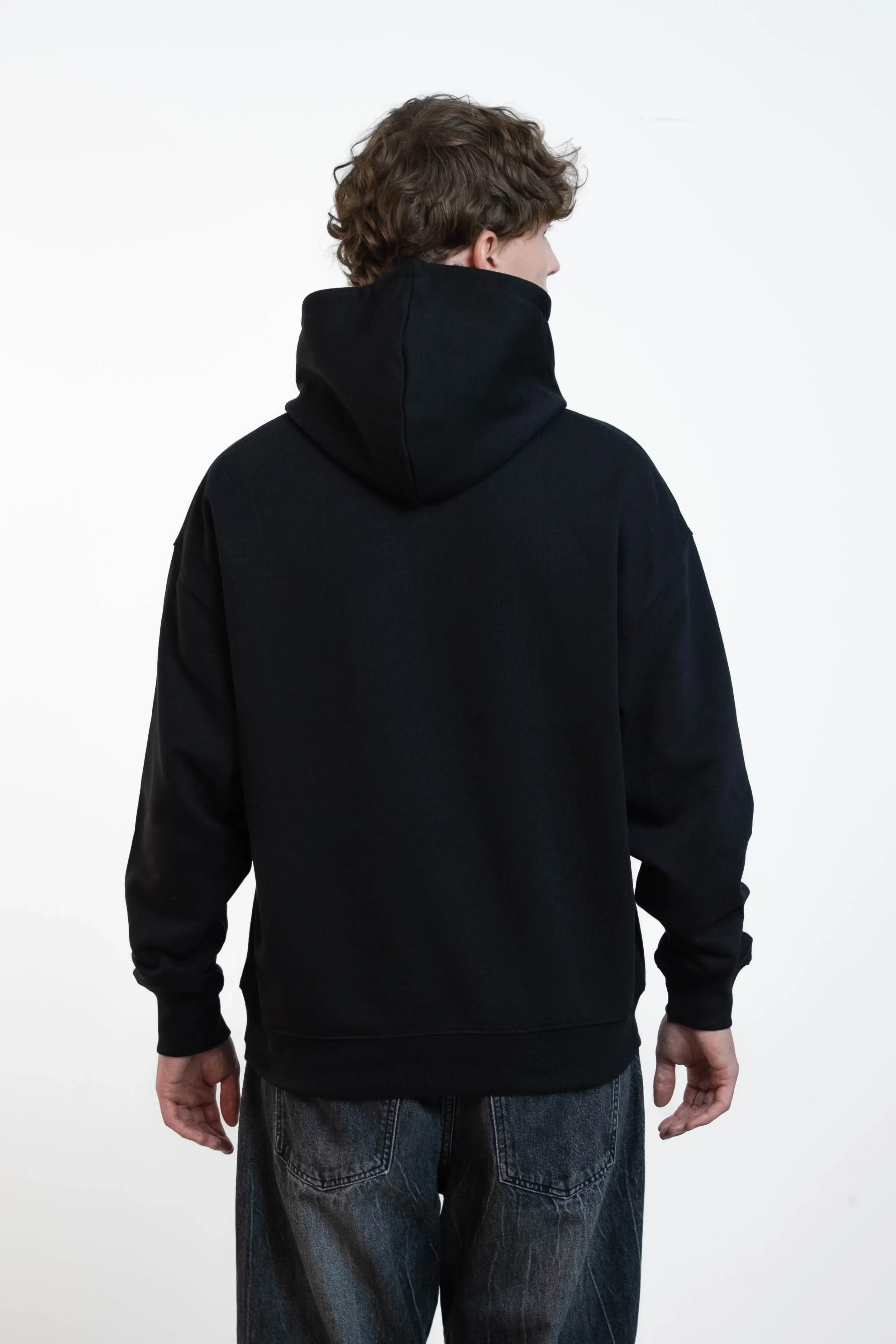 Travis_black_web02.webp
