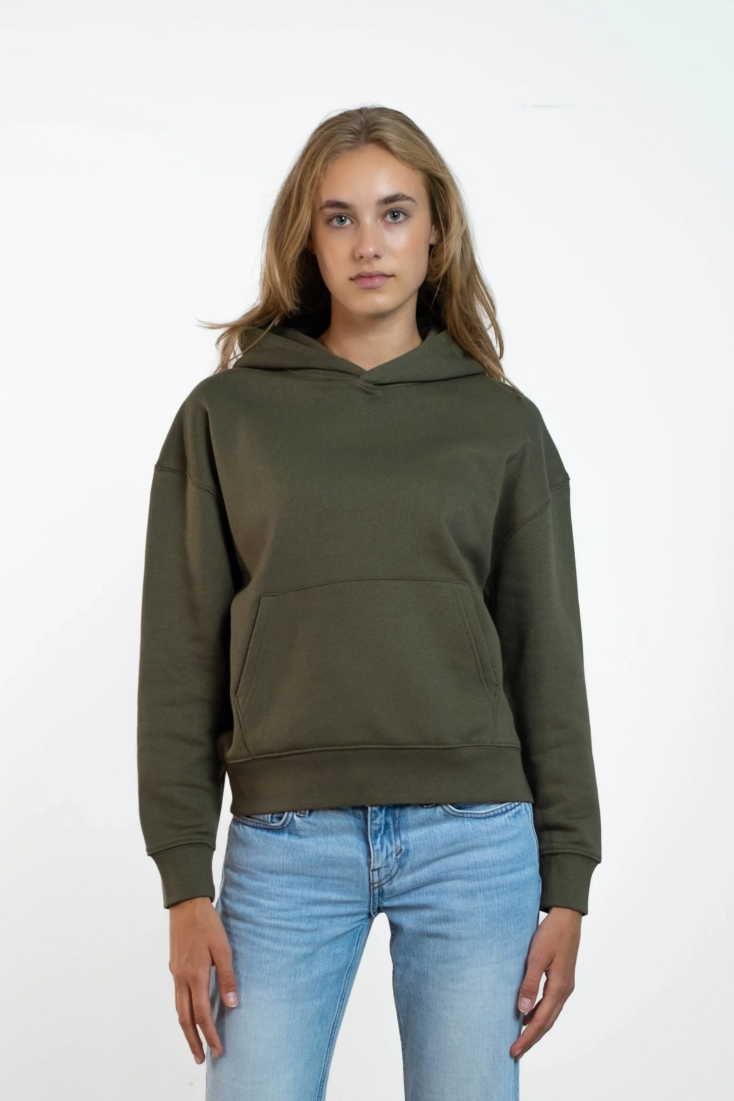 Travis_khaki_web01.webp