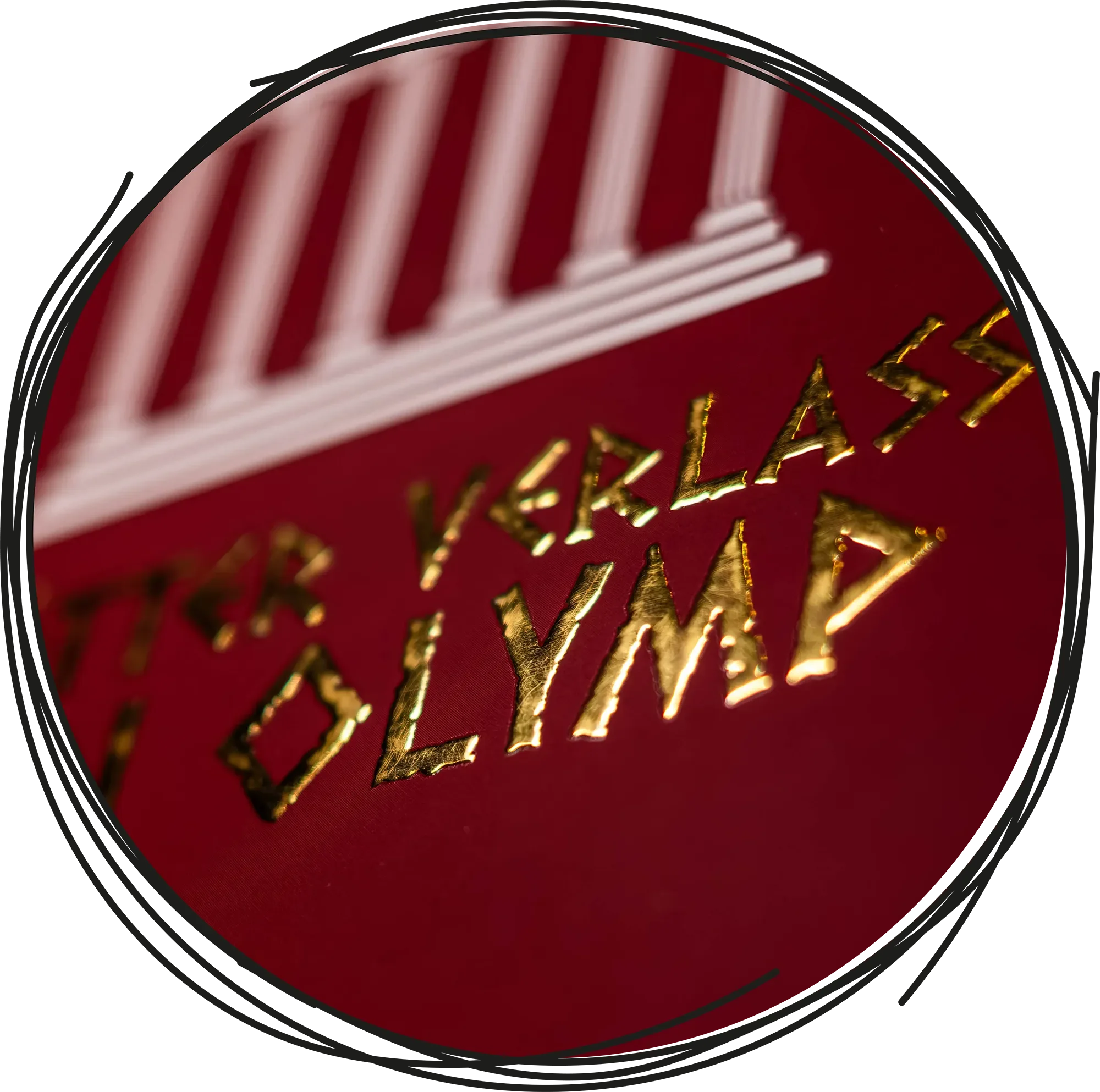 Nahaufnahme eines roten Papiers mit goldener Prägung, die Worte 'Tärkläs', 'Elym' und andere enthält, und einem weißen Gittermuster im oberen Bereich.