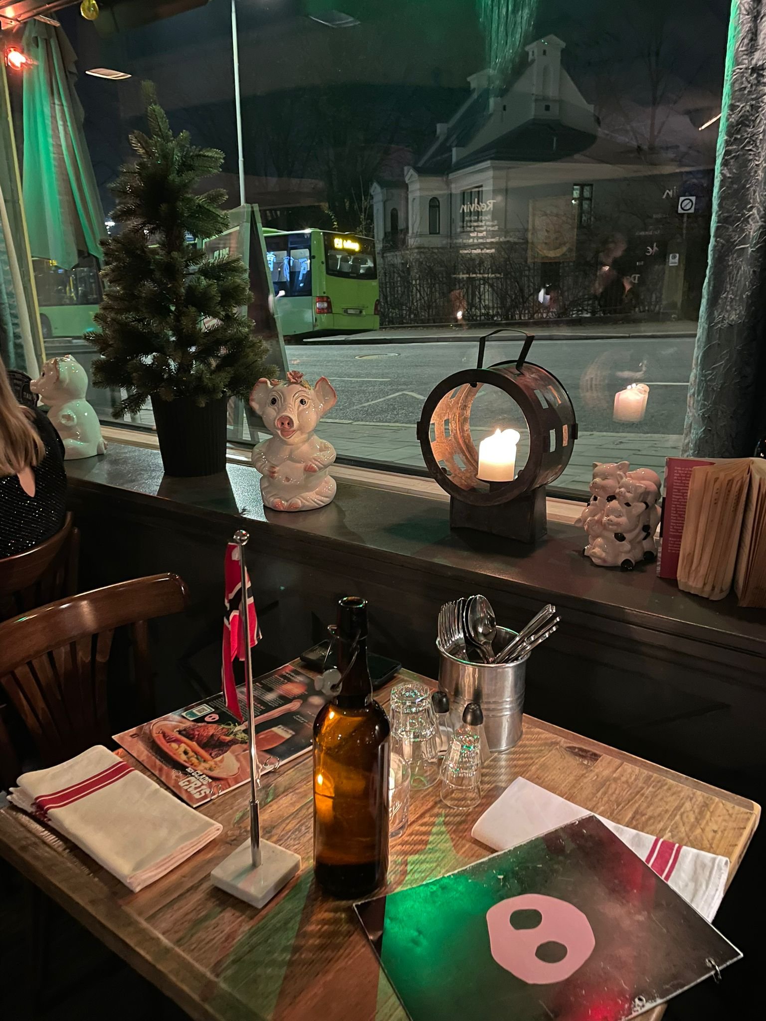 Den Glade Gris Dinner place
