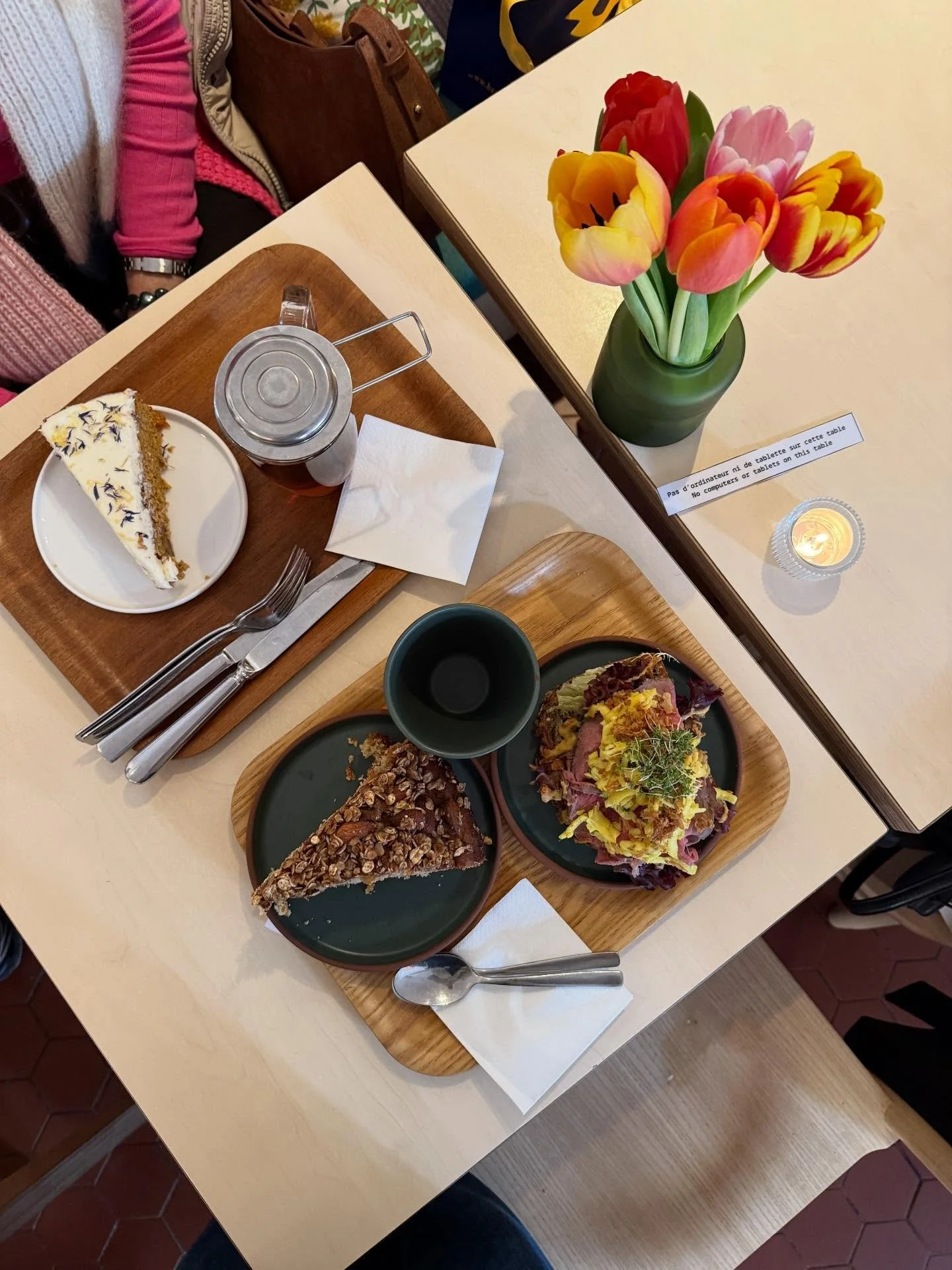 En lille tur forbi vores svenske venner midt i Marais kvarteret ☺️
Vi ville egentlig bare have noget hurtigt at spise&hellip; men endte med at have lyst til det hele.
Terrassen fik vi ikke taget billeder af, men den er virkelig hyggelig.
Stor anbefal