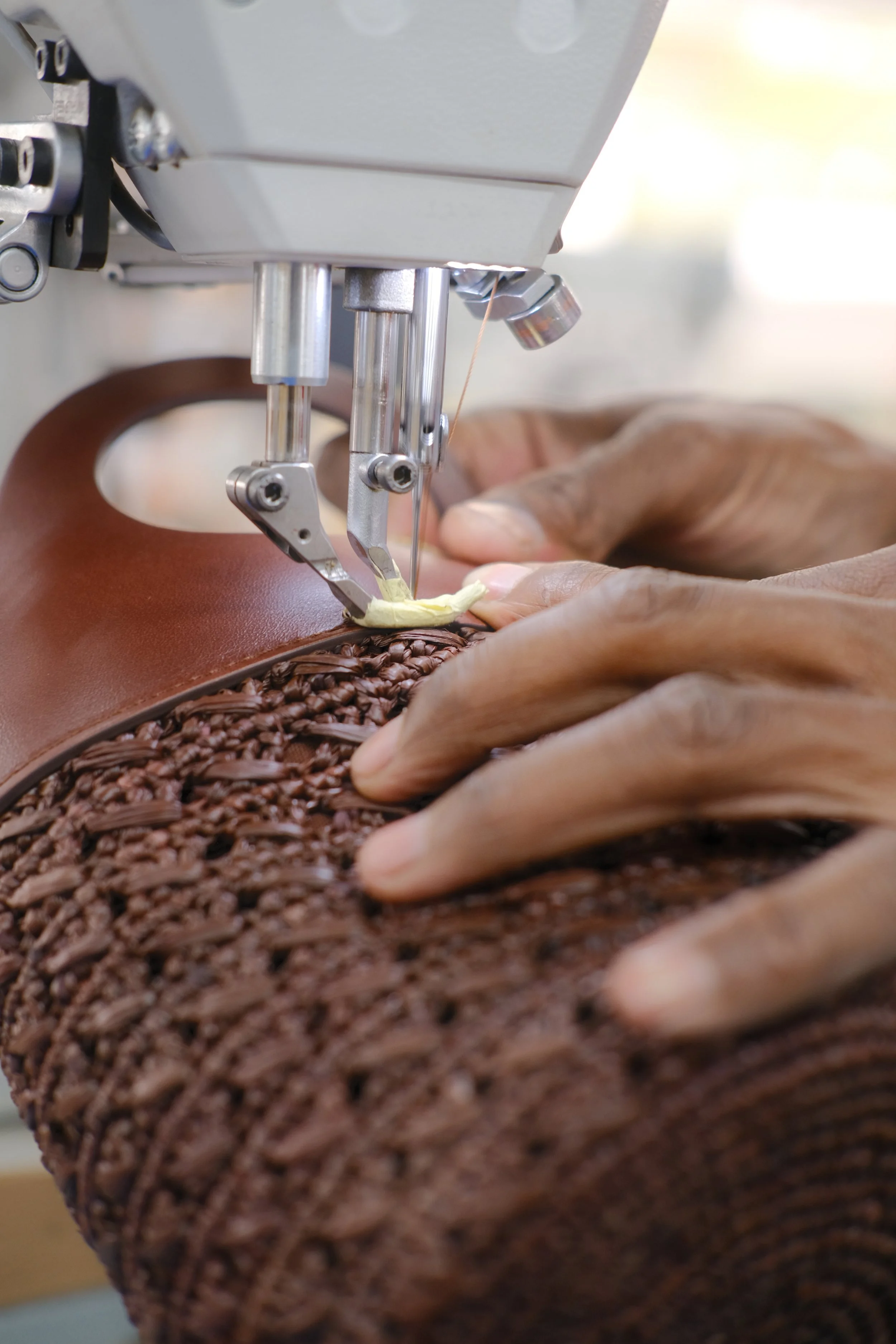 Assemblage de cuir et de raphia