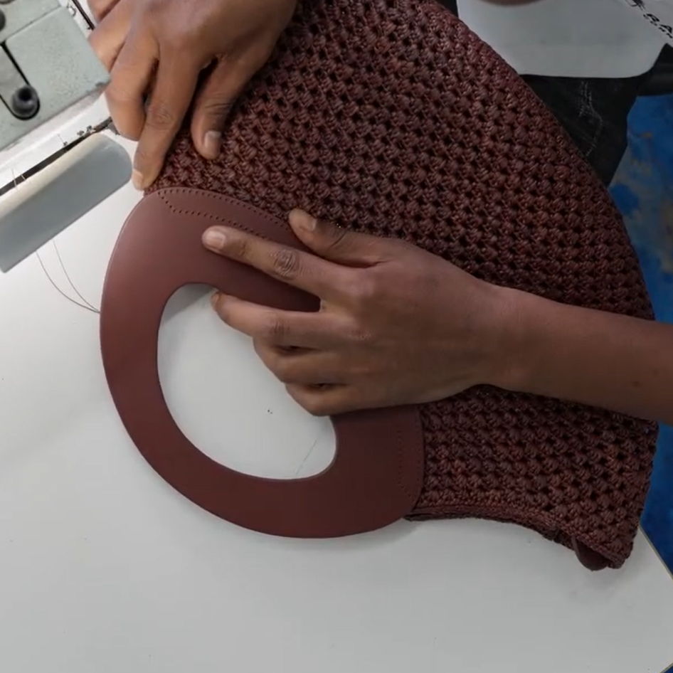 Sac Kaloes en production. Raffia connection