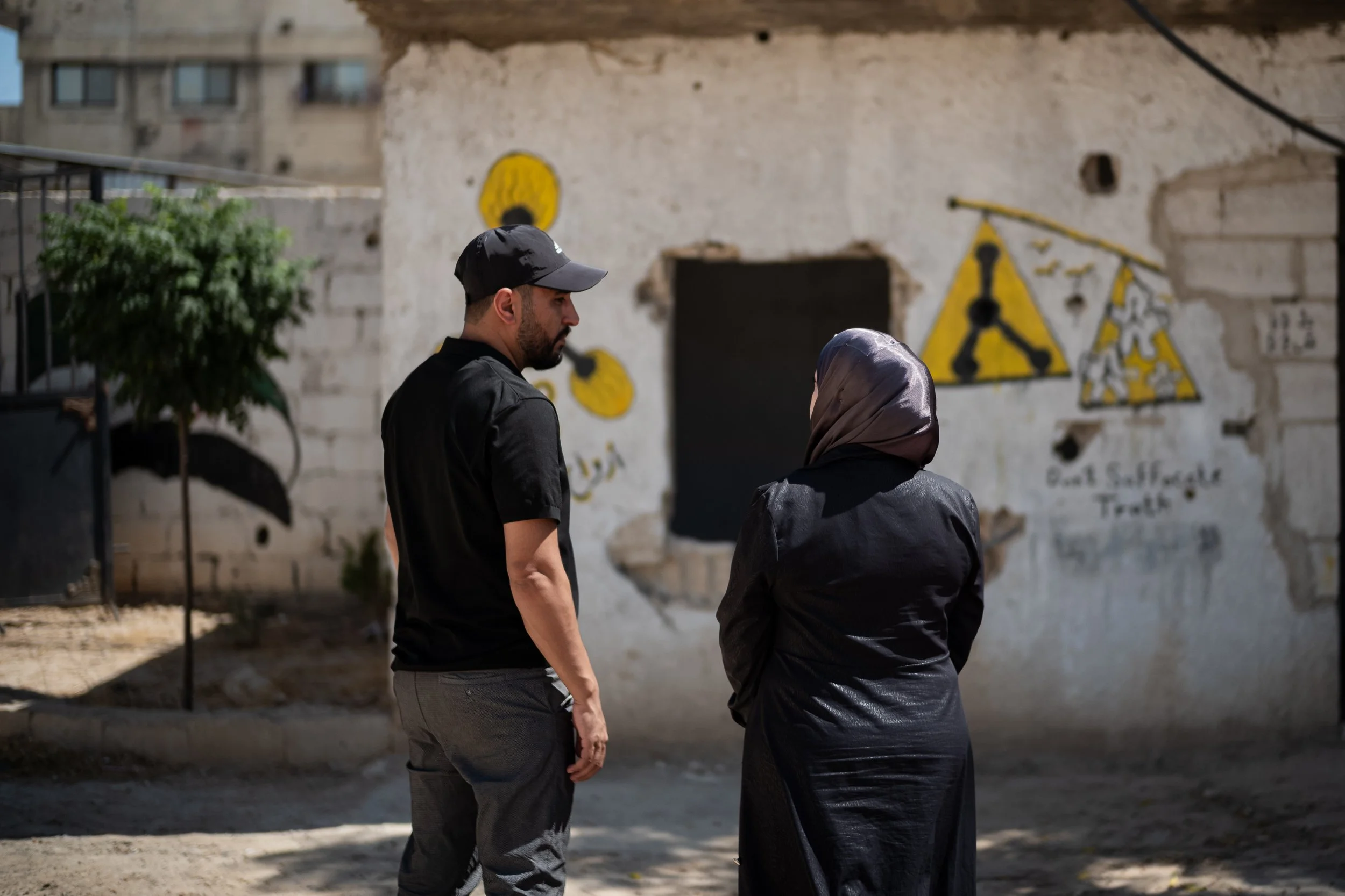 Fares Amanajid, member of “Don’t Suffocate the Truth” in Syria, was a paramedic in Jobar and witnessed the first chemical attacks on the front lines. Sent on an emergency mission to Zamalka on August 21, 2013, he still remembers the chaos and the cou