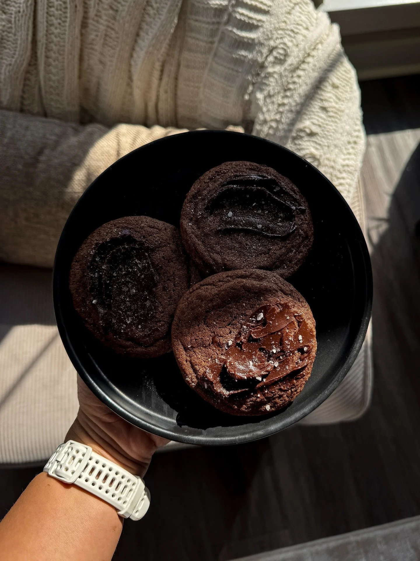 Curious why I&rsquo;ve been a little quiet lately? 

Say hello to the Midnight Chocolate Cookie🌑

This cookie begins with a rich, dark cocoa base baked to soft perfection, then crowned with a silky dark-chocolate ganache. A delicate sprinkle of flak
