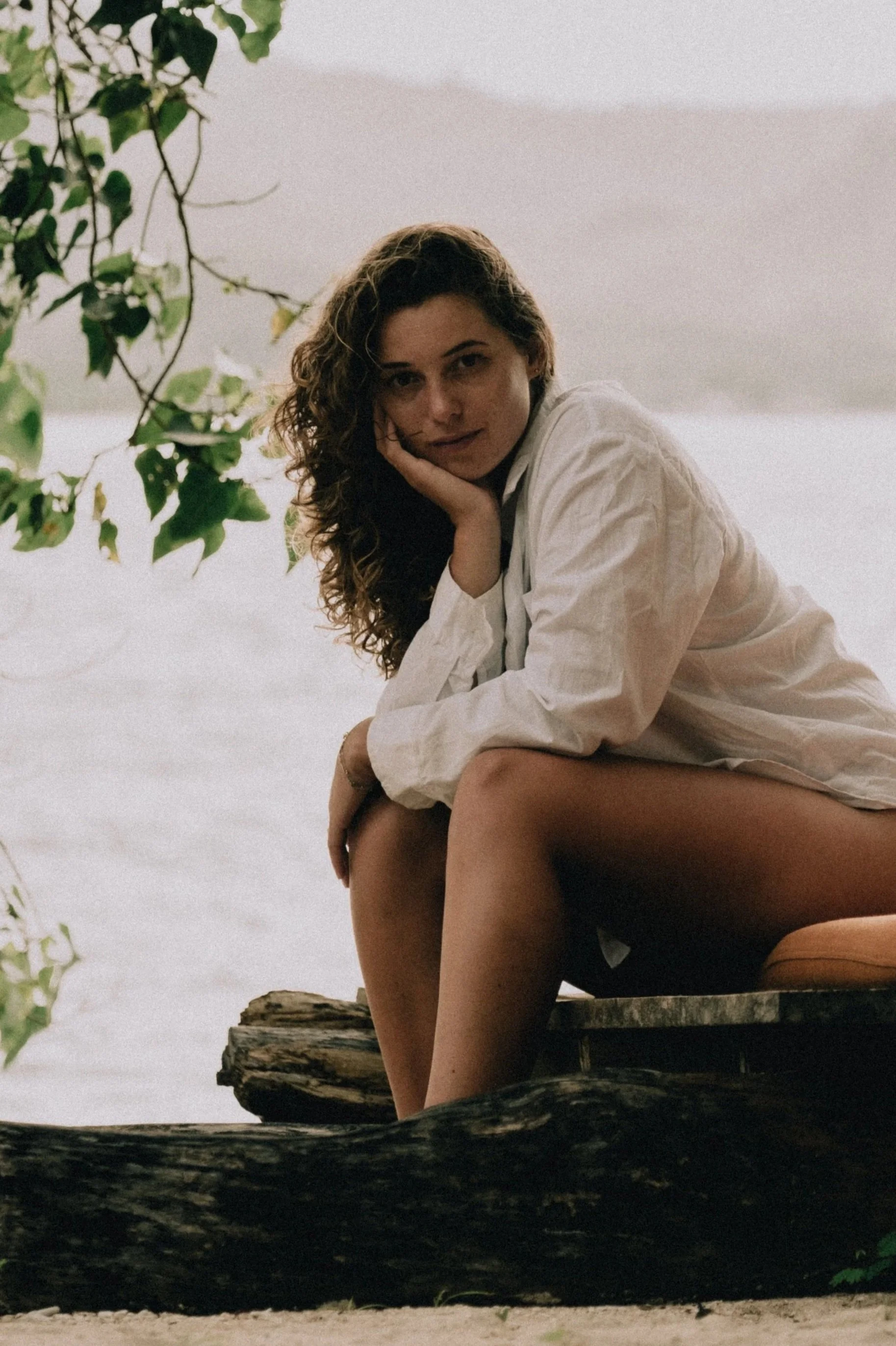 Marleen Kop, schilder / kunstenaar van grote abstracte kunstwerken, body positive art/ lichaamspositieve kunst. kleurrijk, zelfliefde, lichaamsacceptatie. ze maakt kunst in opdracht om van jezelf te leren houden en vrijheid te ervaren.