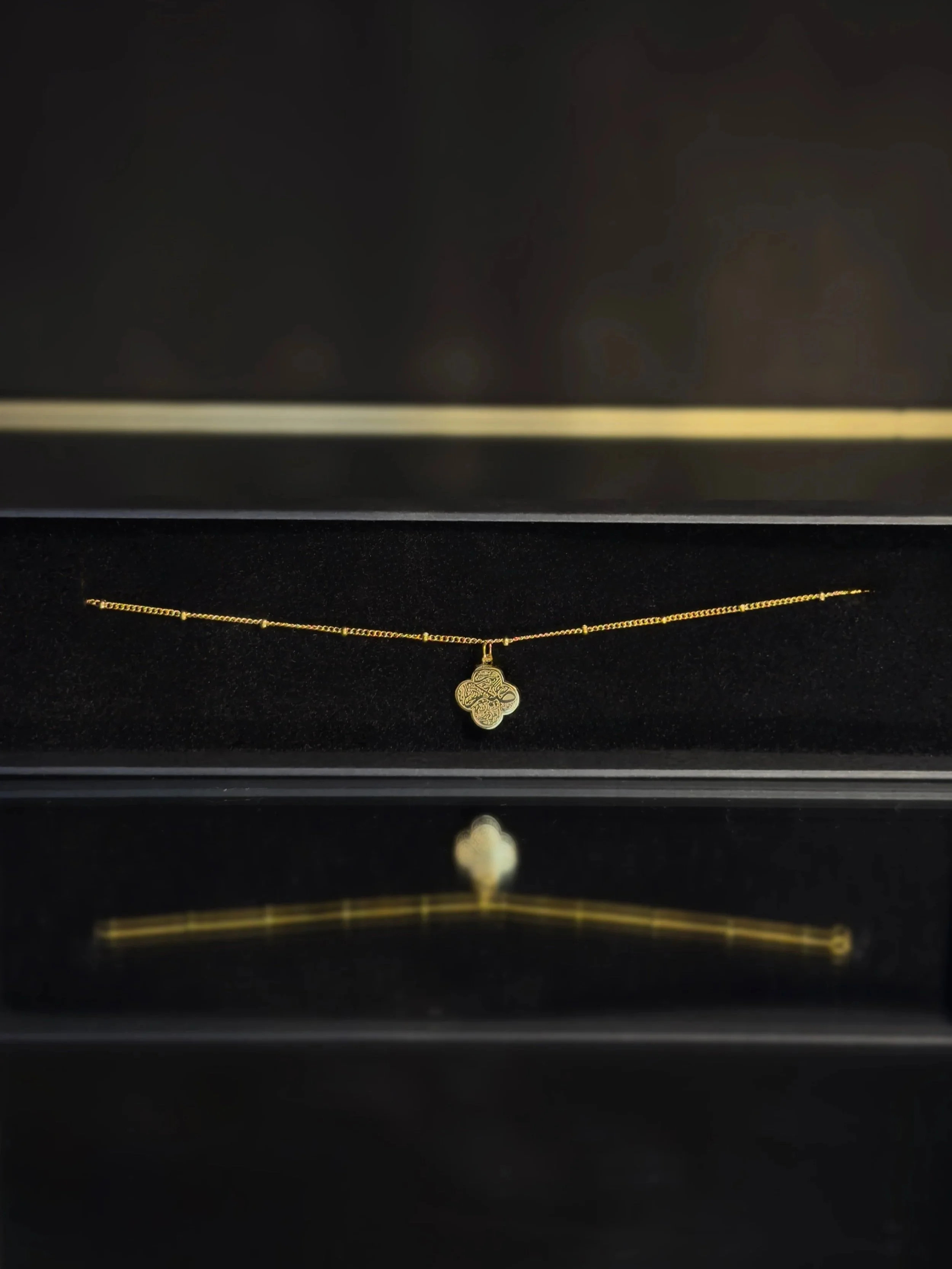 Gold Sabr Clover Bracelet - 18k Gold Plated