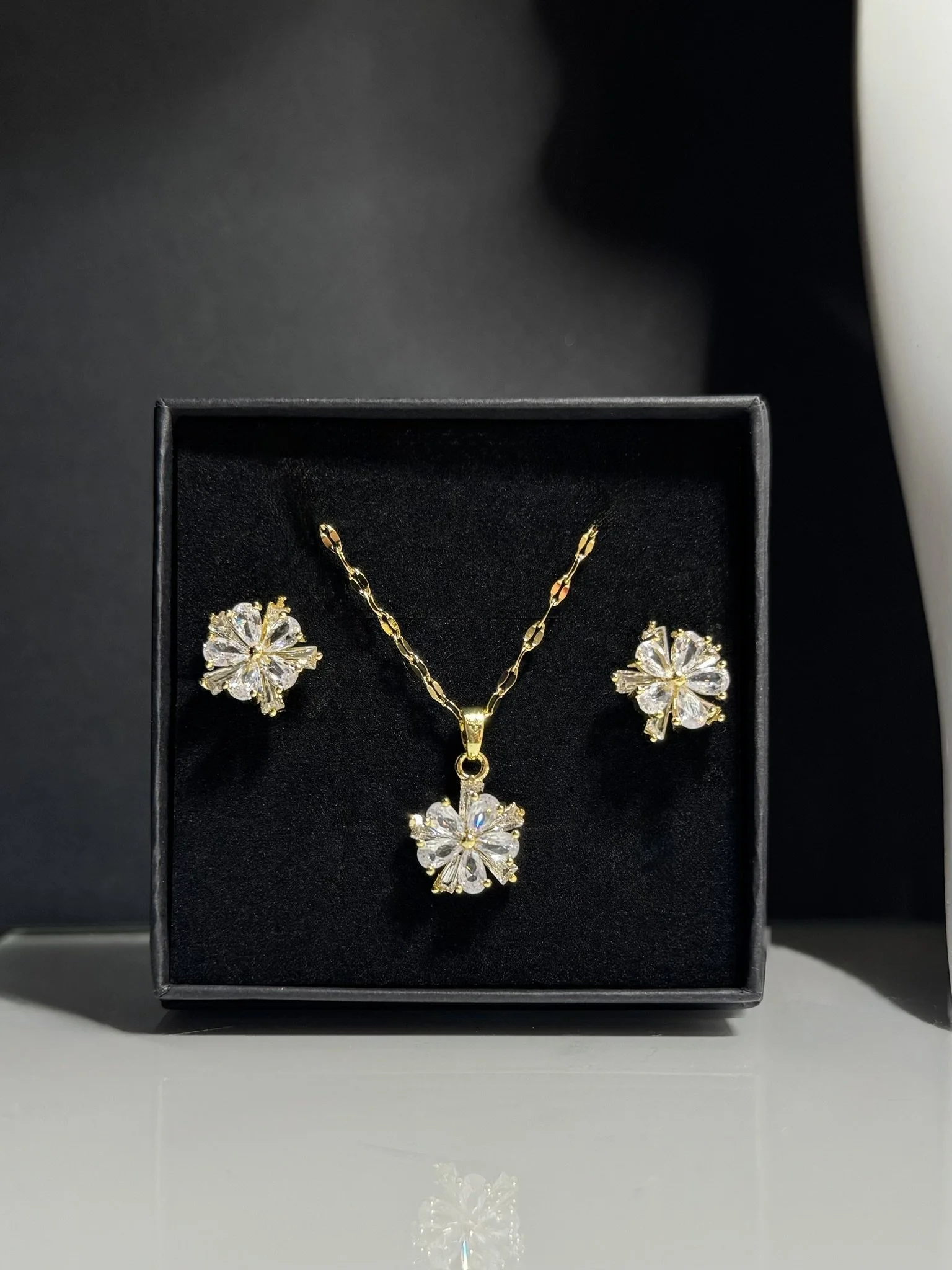 The Luxe Petalia Set