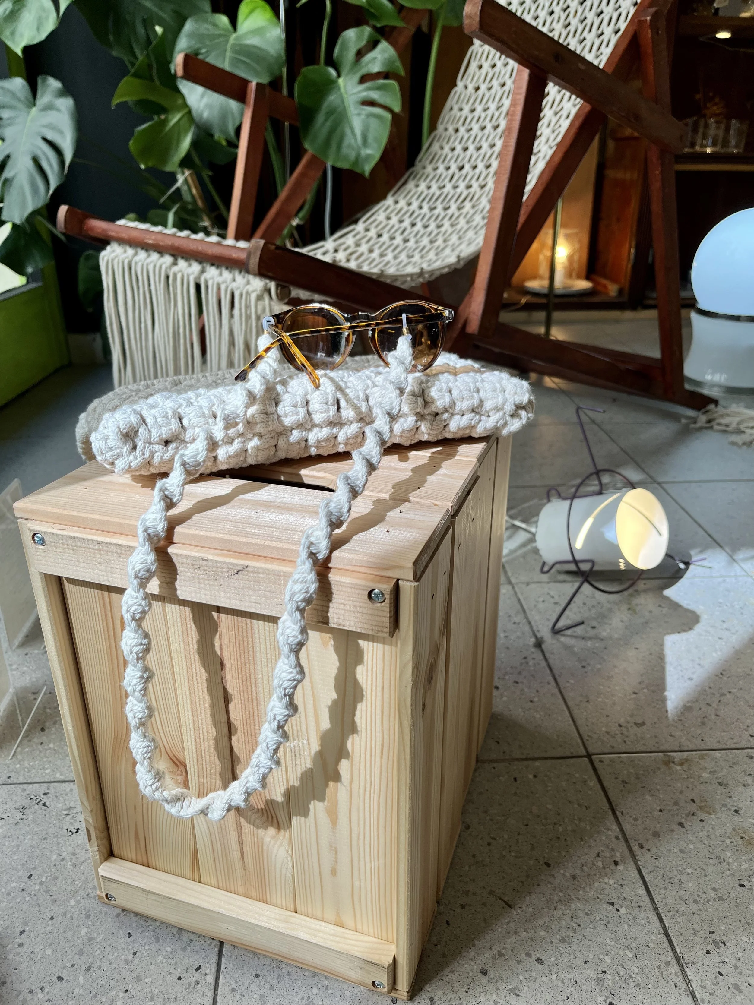 foliestudio-folie-macrtame-modernmacrame-vitrine-boutique-shopcagliari.jpeg