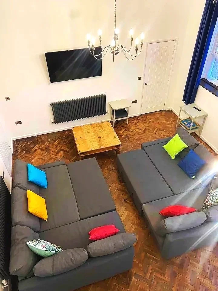 Sofas transform into 2 king beds (comes with fresh linen and towels)

Great for larger groups who need the extra bed space