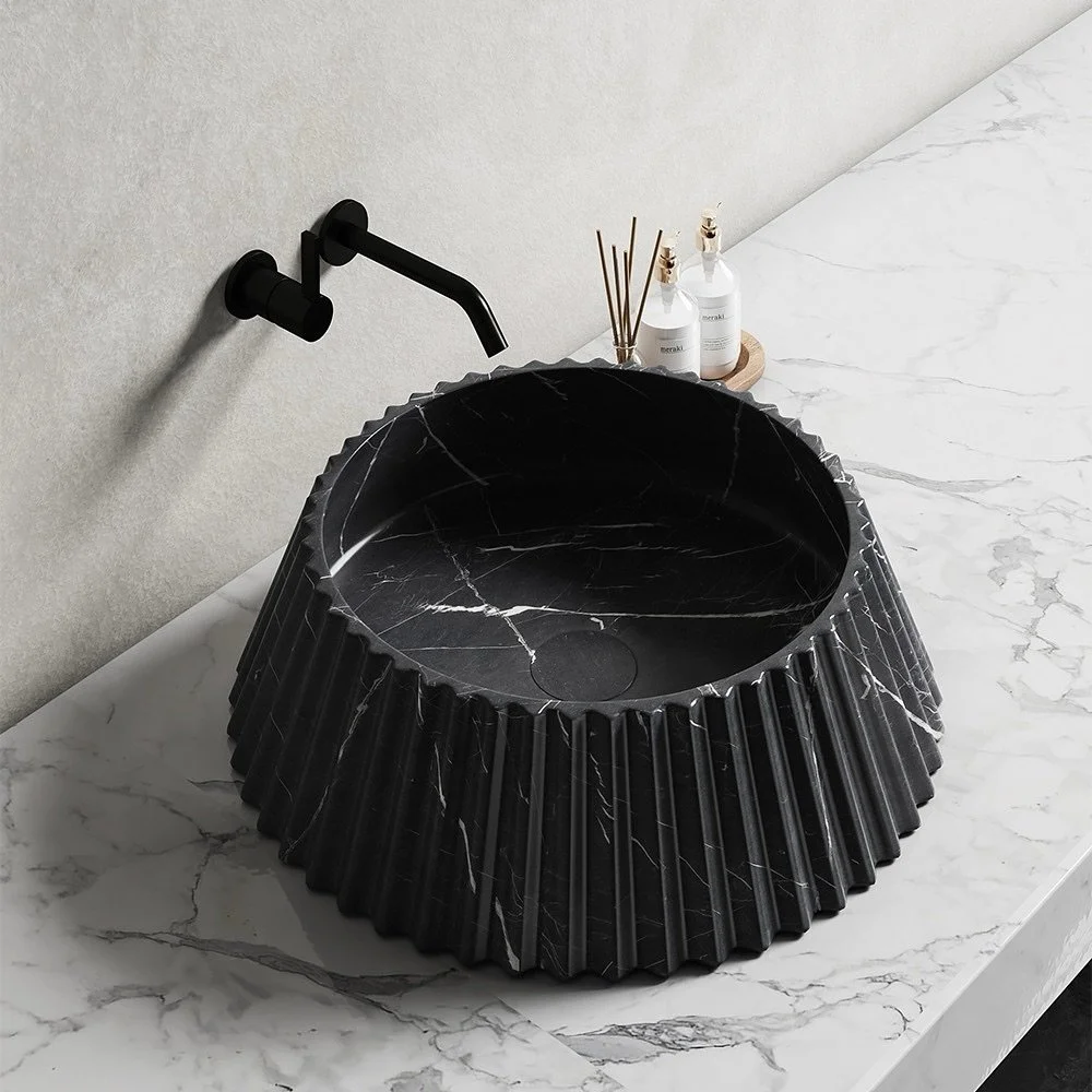 ✨ Lavatorio de M&aacute;rmol con Arte de Olas 🌊

Elegancia que fluye como el agua. Su forma escultural y textura ondulada transforman cualquier ba&ntilde;o en una pieza de dise&ntilde;o. Hecho en m&aacute;rmol premium, combina durabilidad y lujo en 