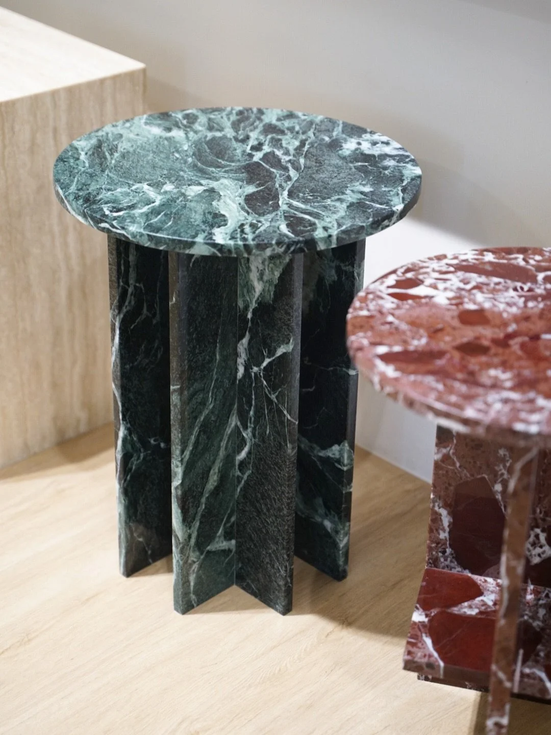 ✨ Este a&ntilde;o regal&aacute; algo que dure para siempre.

Una side table de m&aacute;rmol no es solo un detalle&hellip; es un recuerdo que se queda en casa, en cada momento compartido. 🎄🤍

👉 Eleg&iacute; la tuya en nuestro showroom y sorprend&e