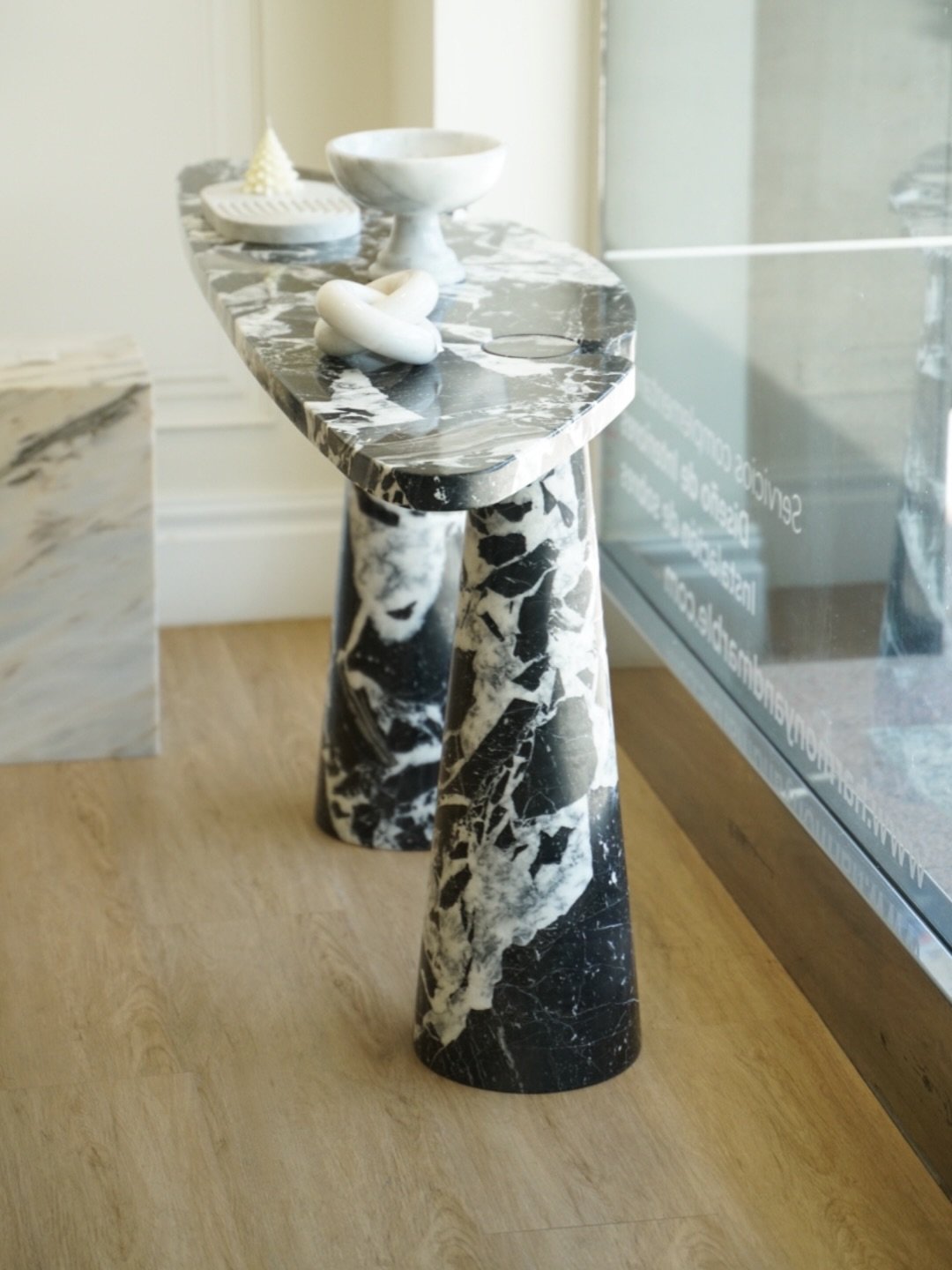 El a&ntilde;o se dise&ntilde;a desde los detalles.

🖤 A) Piezas protagonistas
🤍 B) Mosaicos con car&aacute;cter

&iquest;Cu&aacute;l vibra m&aacute;s con vos?