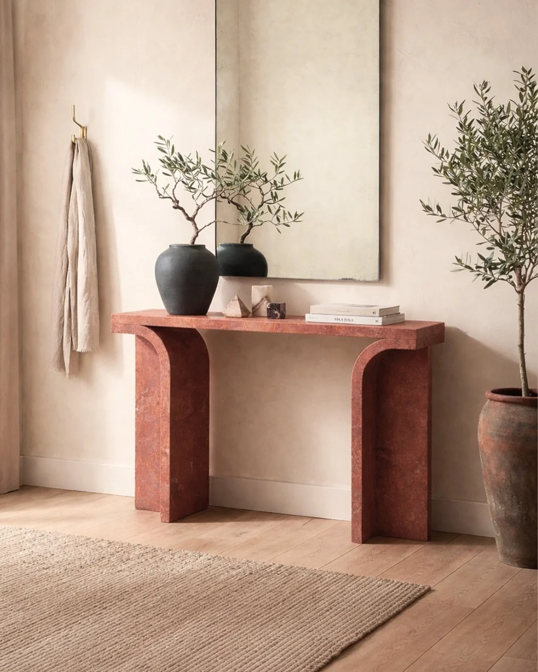 Travertino en su forma m&aacute;s pura, con curvas que suavizan el espacio y una presencia que habla sin decir una palabra.

Perfecta para esos espacios donde el dise&ntilde;o no es accesorio, es protagonista. 🙂&zwj;↕️