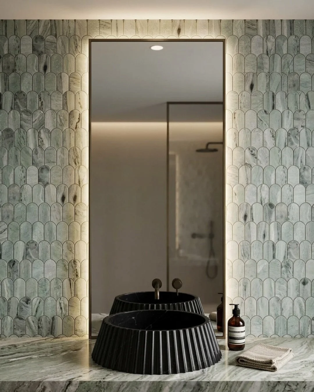 En mayo el dise&ntilde;o se vuelve protagonista. Mosaicos que envuelven, lavatorios que definen el espacio. ✨

Eleg&iacute; la combinaci&oacute;n que transforma tu ba&ntilde;o en una pieza de interiorismo.

📍Harmony &amp; Marble en el @cortijoloslau