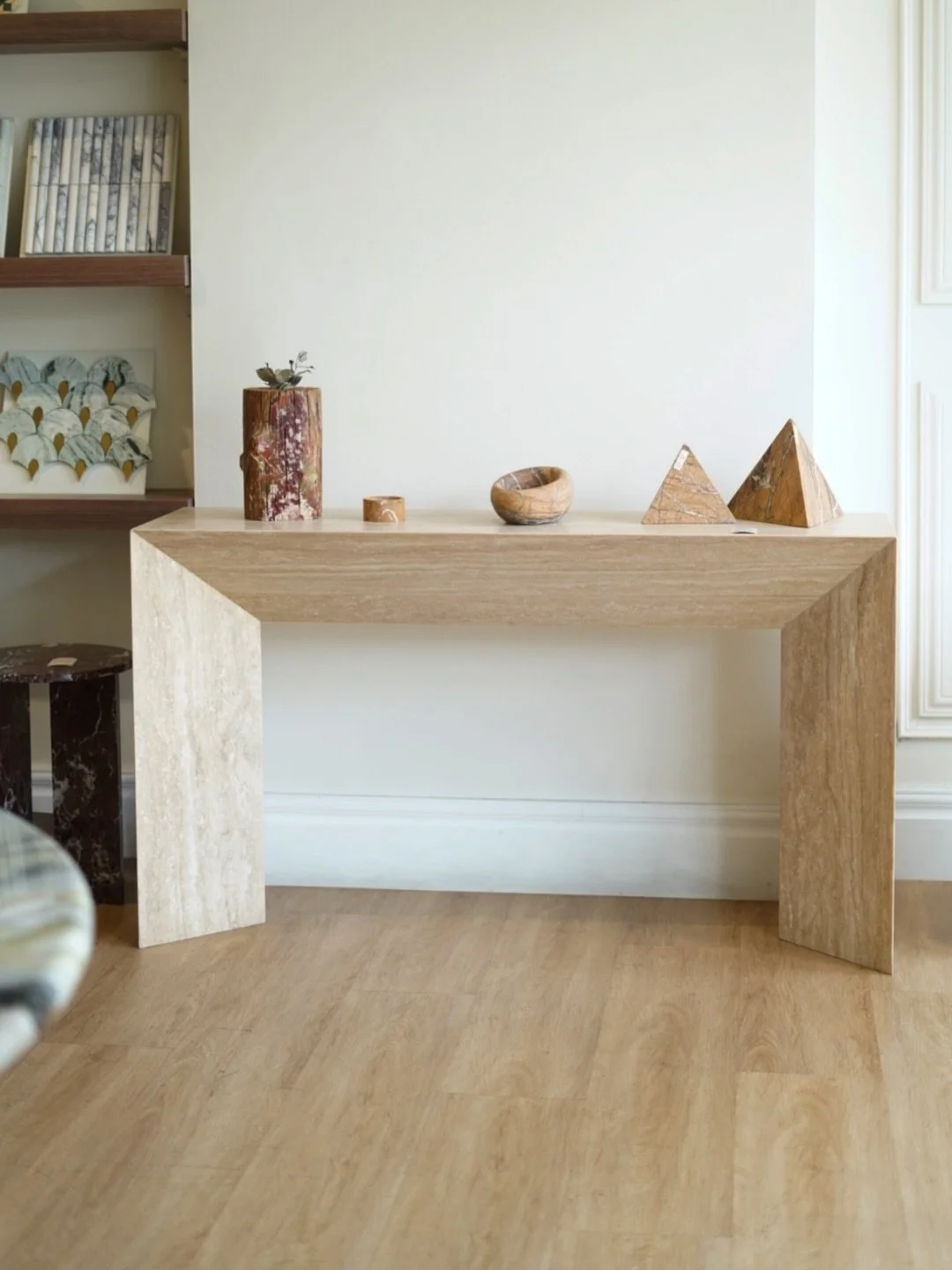 &iquest;Cu&aacute;l elegir&iacute;as para tu espacio? ✨

Del travertino c&aacute;lido al m&aacute;rmol con car&aacute;cter, cada pieza transforma un ambiente de forma distinta.

🖤 Desliz&aacute; el carrusel y contanos:
1, 2, 3 o 4&hellip; &iquest;cu