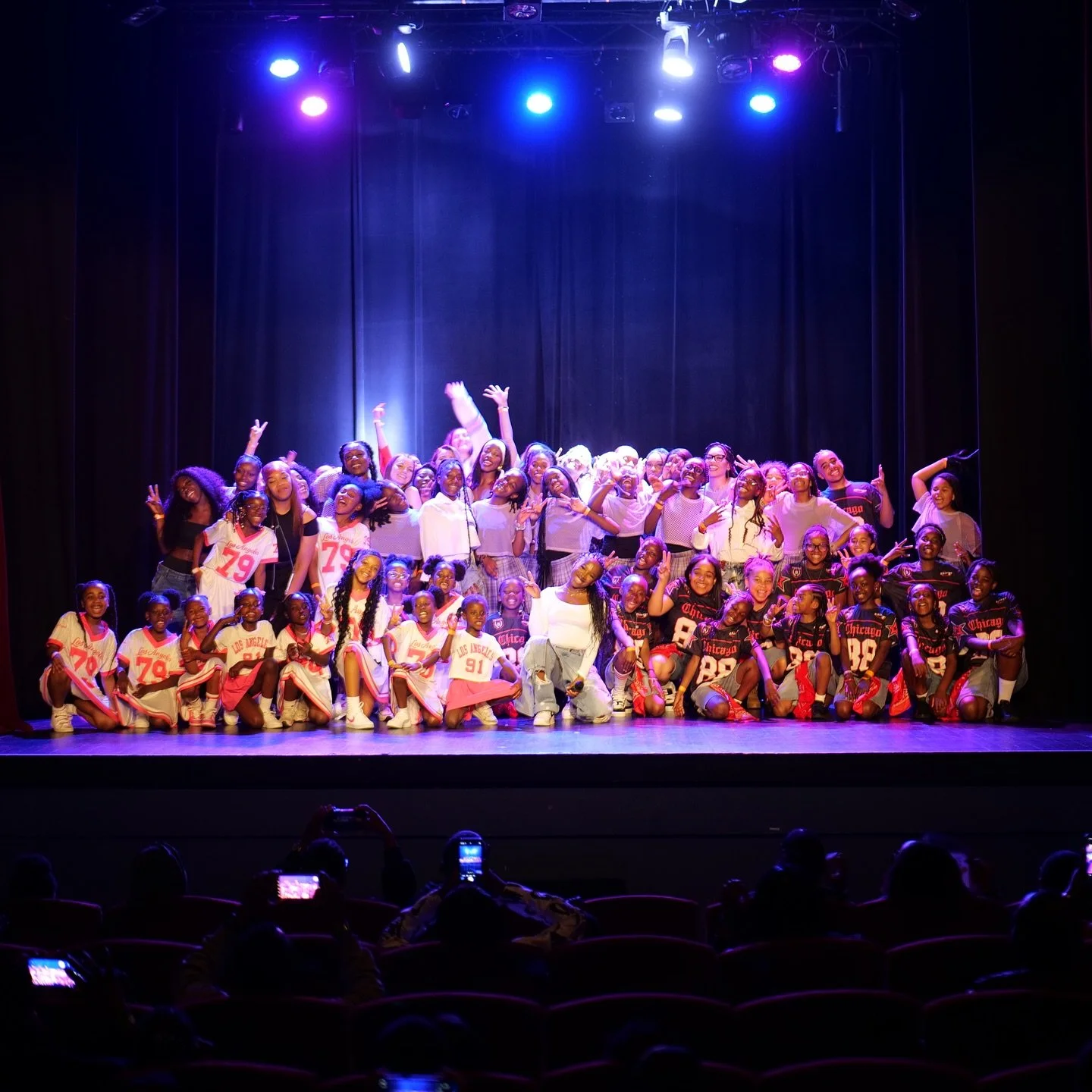 Un grand bravo &agrave; chaque &eacute;l&egrave;ves 👏🏾 Vous avez tout donn&eacute; sur sc&egrave;ne ! C&rsquo;&eacute;tait fort, vrai et une fois de plus vous avez &eacute;t&eacute; incroyables 🔥❤️

Plus de 100 cette ann&eacute;e&hellip; La famill