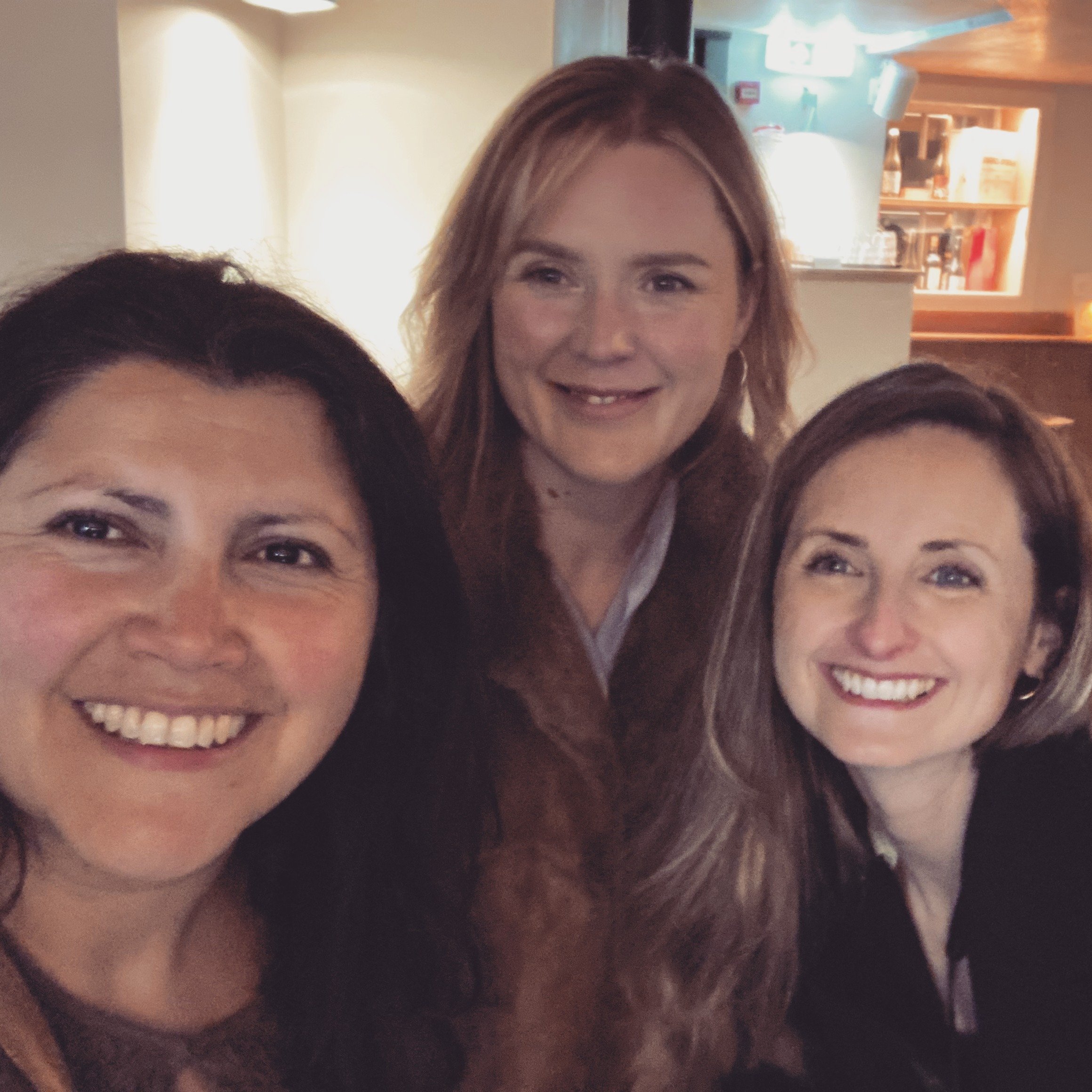 @ljchadwick &amp; @charlottepatonupholsterystudio ☀️🍷

Now the course is finished, there's no excuse not to have another upholsterers' night out soon!

A summer evening filled with laughs, good food, a drink or two, plenty of fabric chat, upholstery