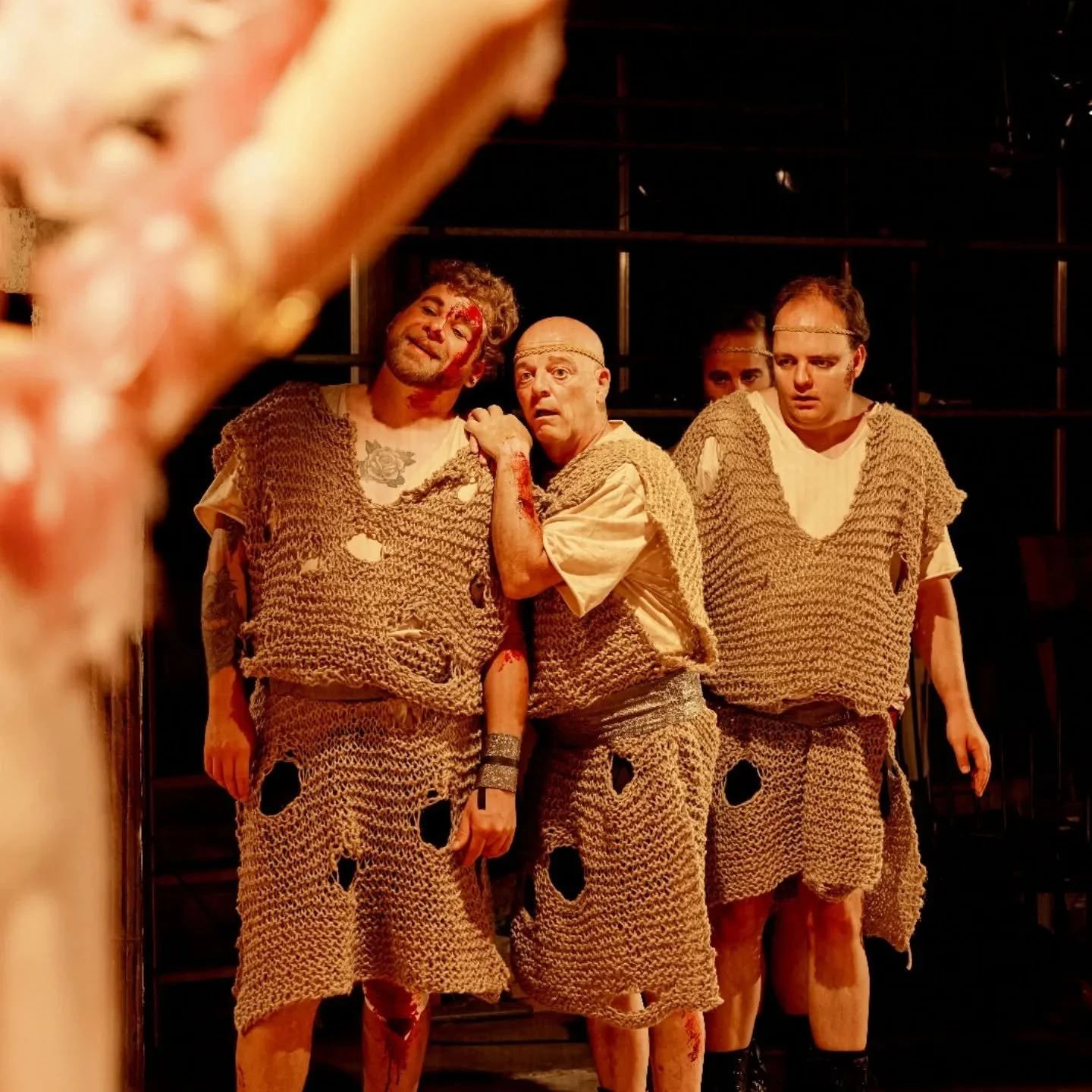 Impressionen aus &quot;Lysistrata - Der Krieg muss weg!&quot;

Klickt euch durch und erhaltet einen ersten Eindruck unserer humorvollen und farbenfrohen Produktion an einem ganz besonderen Spielort🤗

Neugierig geworden? Wir feiern am 30.8.2025 Premi