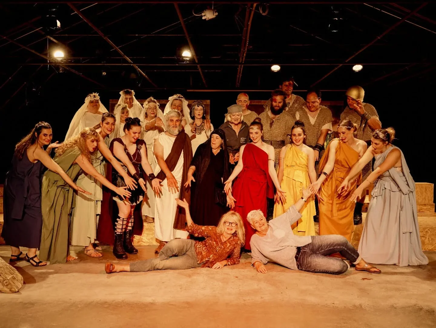 Es war September in Athen... 

Der Vorhang ist gefallen und wir sagen unserer geliebten Akropolis Adieu. Es wurden Pl&auml;ne geschmiedet,&nbsp;K&auml;mpfe ausgefochten, Strategien gesucht, Kriegskassen gepl&uuml;ndert, in Federboa und Neglig&eacute;