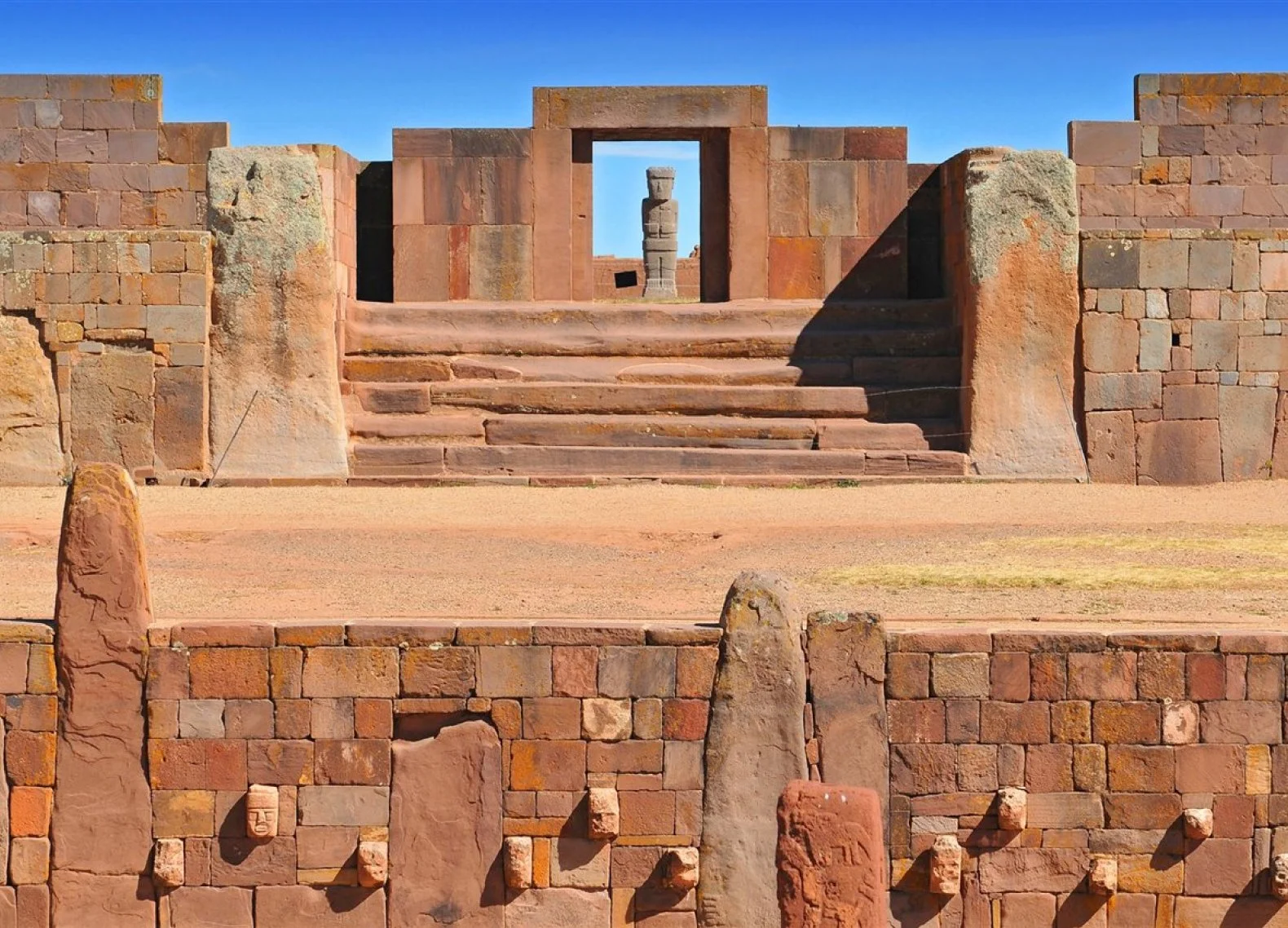 08_Visit_the_ancient_archaeological_site_of_Tiwanaku_.jpg