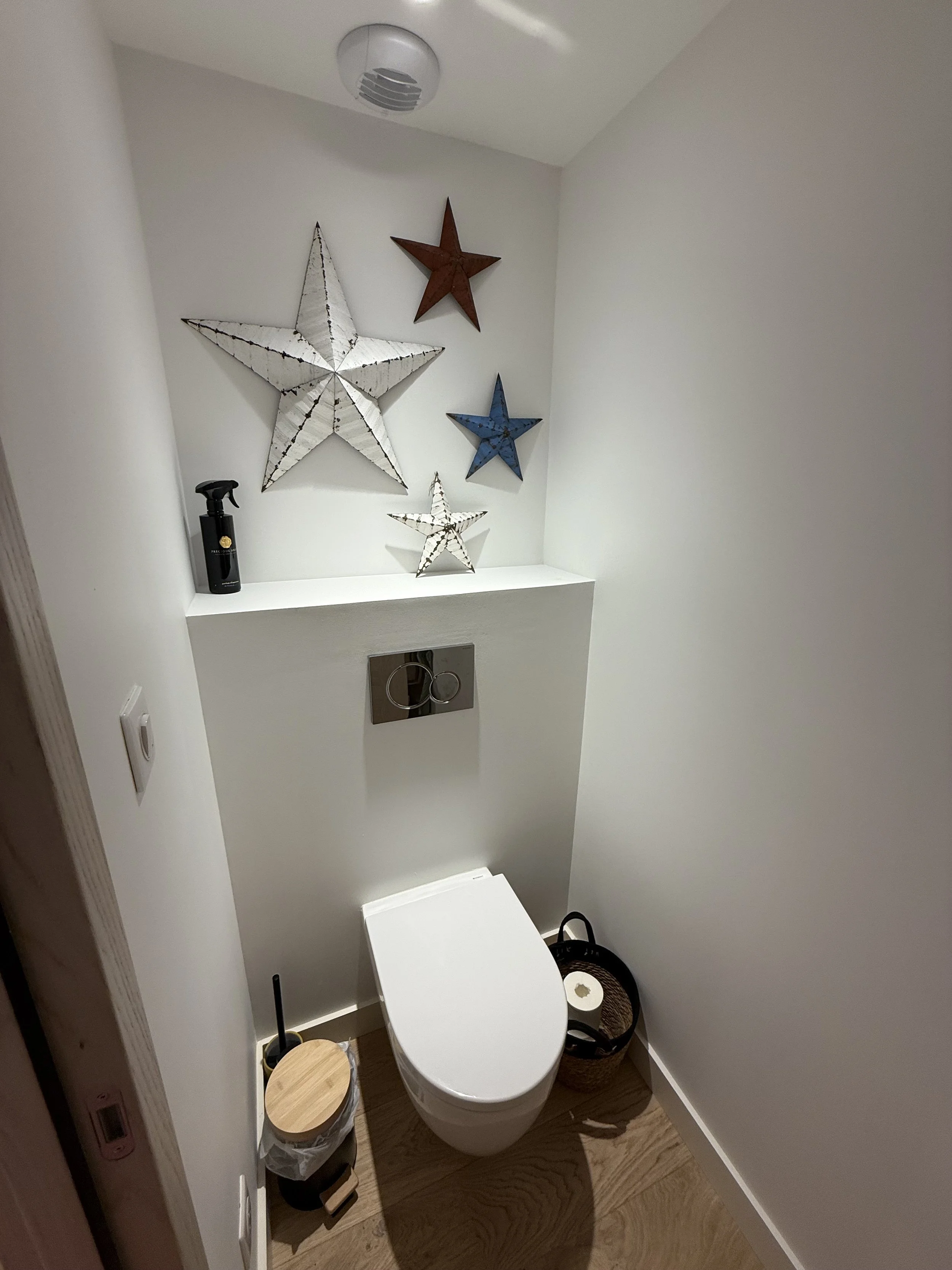 Salle d'eau avec WC + lavabo