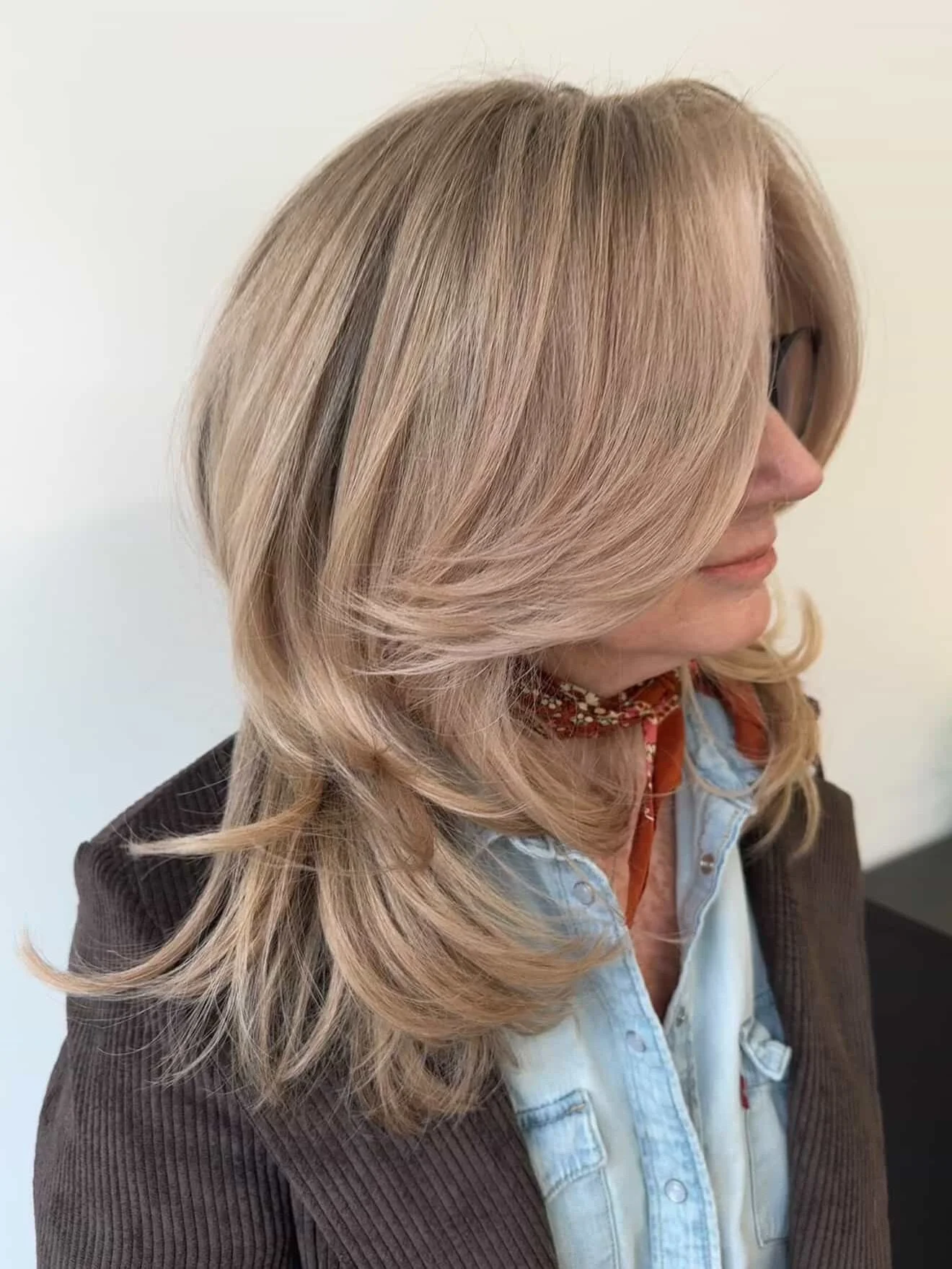 J U D Y 🖤

Colour and blowout by @sarahamson 
Cut by @nicholasbernardhair 

What to ask for:

Colour: Full head of babylights finished with a soft sandy blonde tone. 

Cut: Lived-in face framing that blends into soft, longer layers.

Save this photo