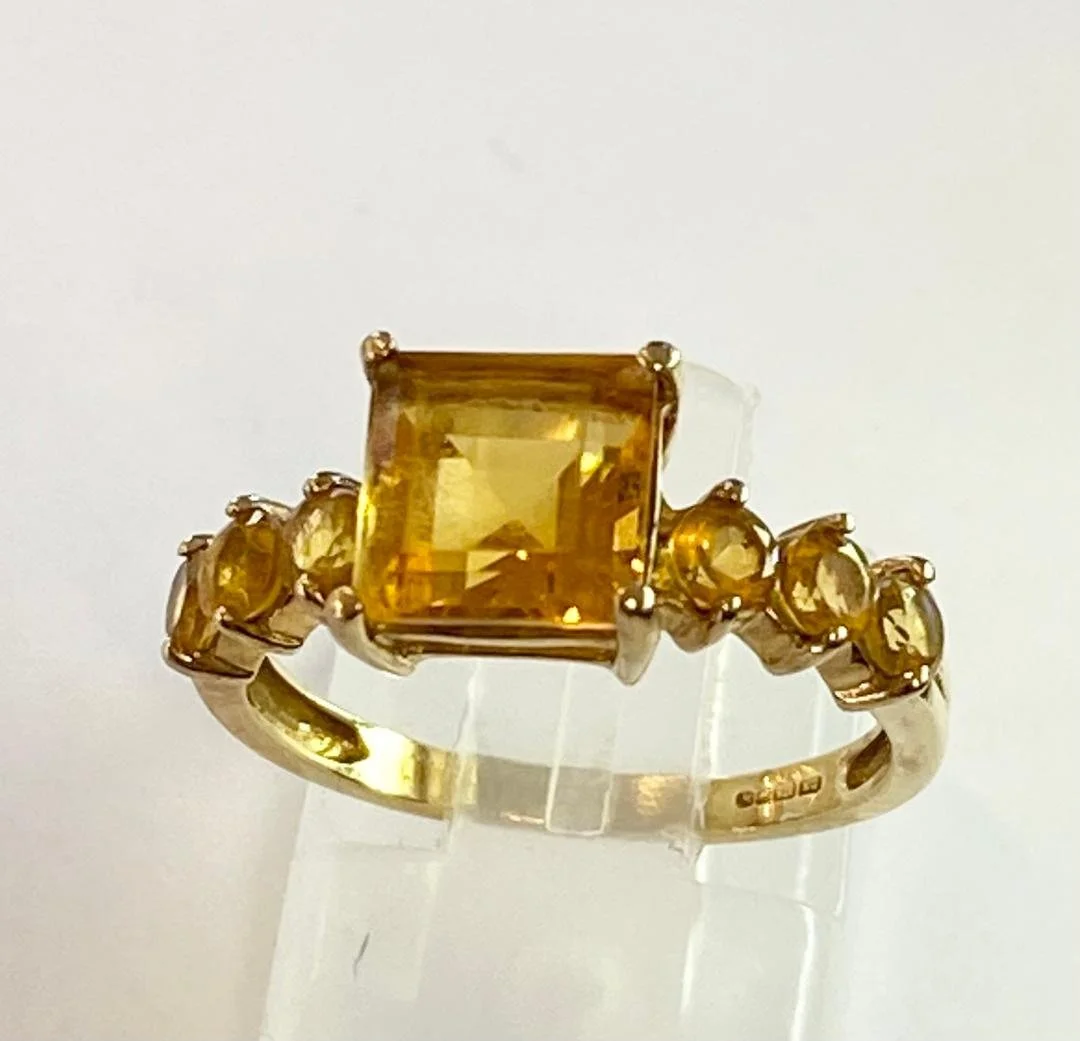 VINTAGE 9ct GOLD ORANGE CITRINE RING